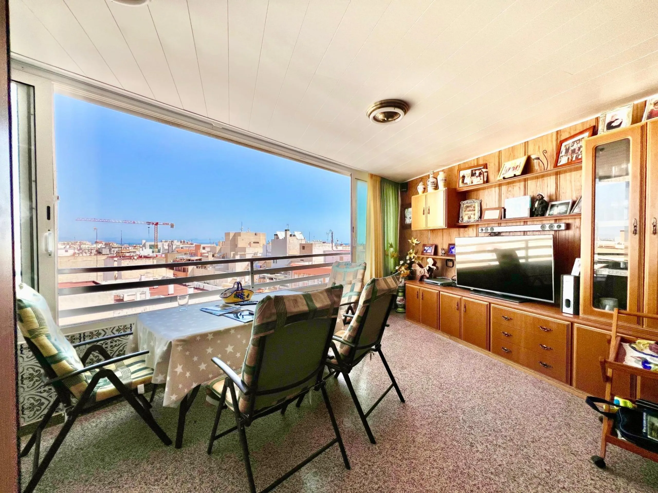 ESPACIOSO APARTAMENTO DE 3 HABITACIONES + PARKING + TRASTERO EN PLANTA 7 CON VISTAS AL MAR