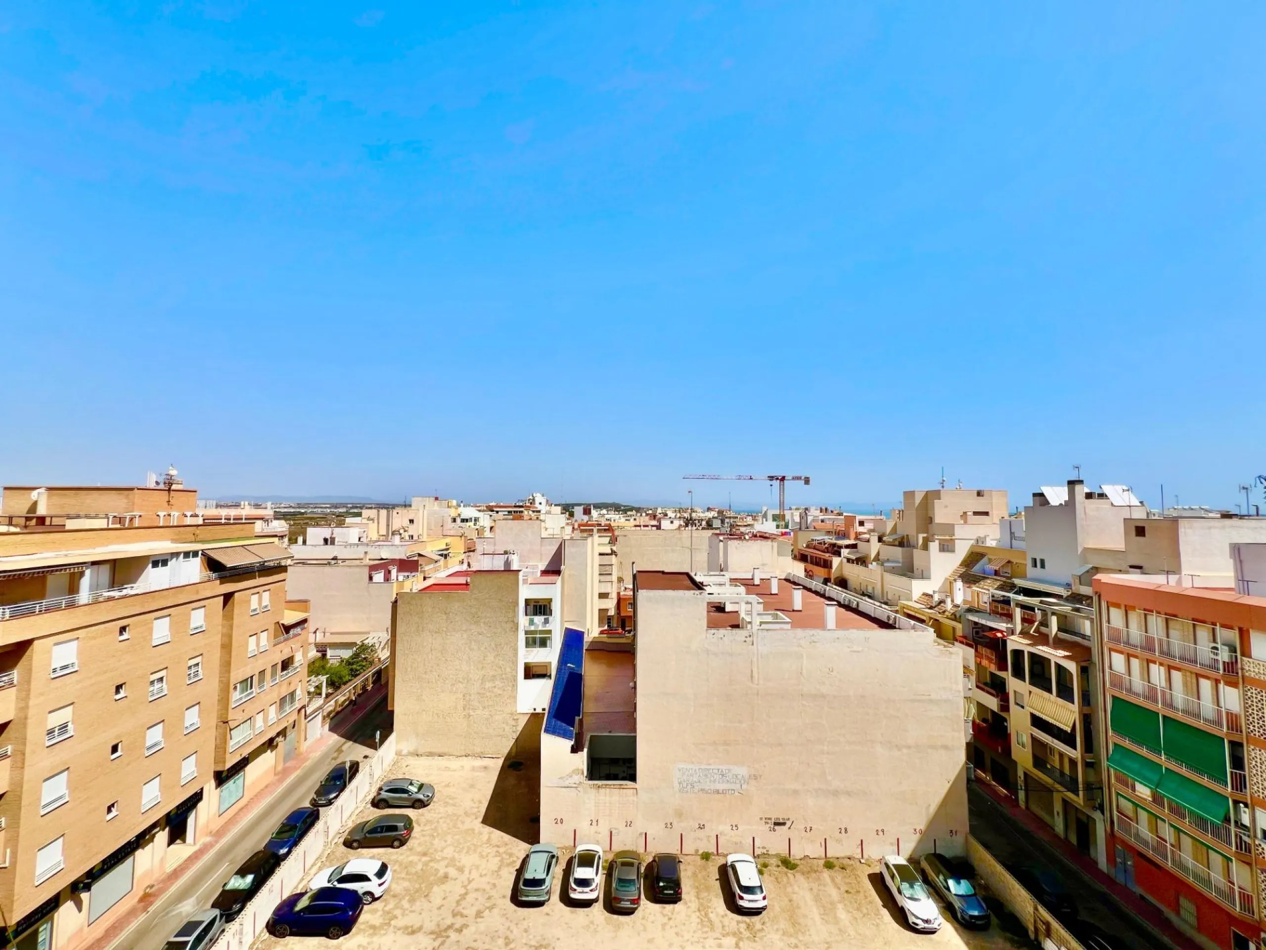 ESPACIOSO APARTAMENTO DE 3 HABITACIONES + PARKING + TRASTERO EN PLANTA 7 CON VISTAS AL MAR