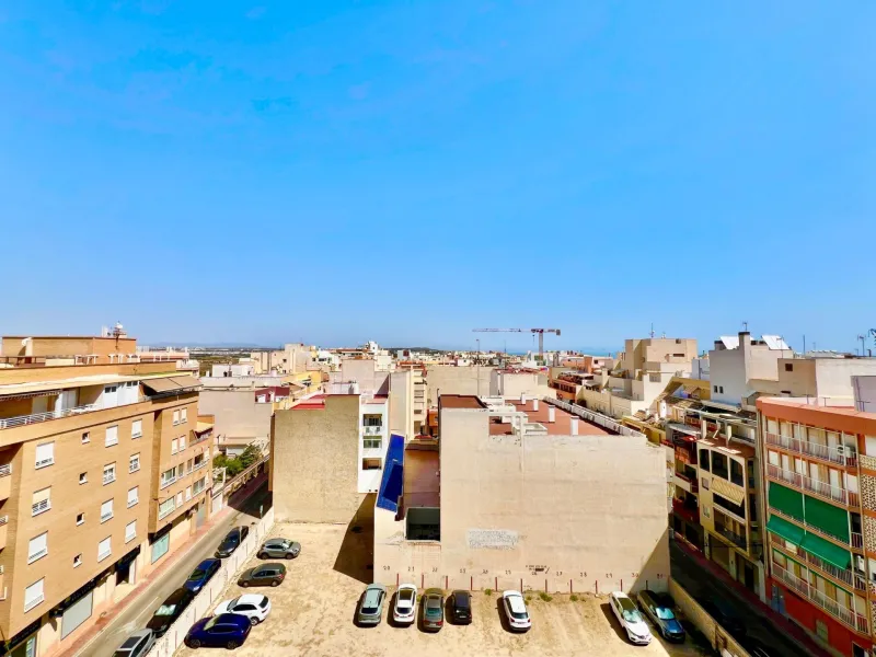 ESPACIOSO APARTAMENTO DE 3 HABITACIONES + PARKING + TRASTERO EN PLANTA 7 CON VISTAS AL MAR