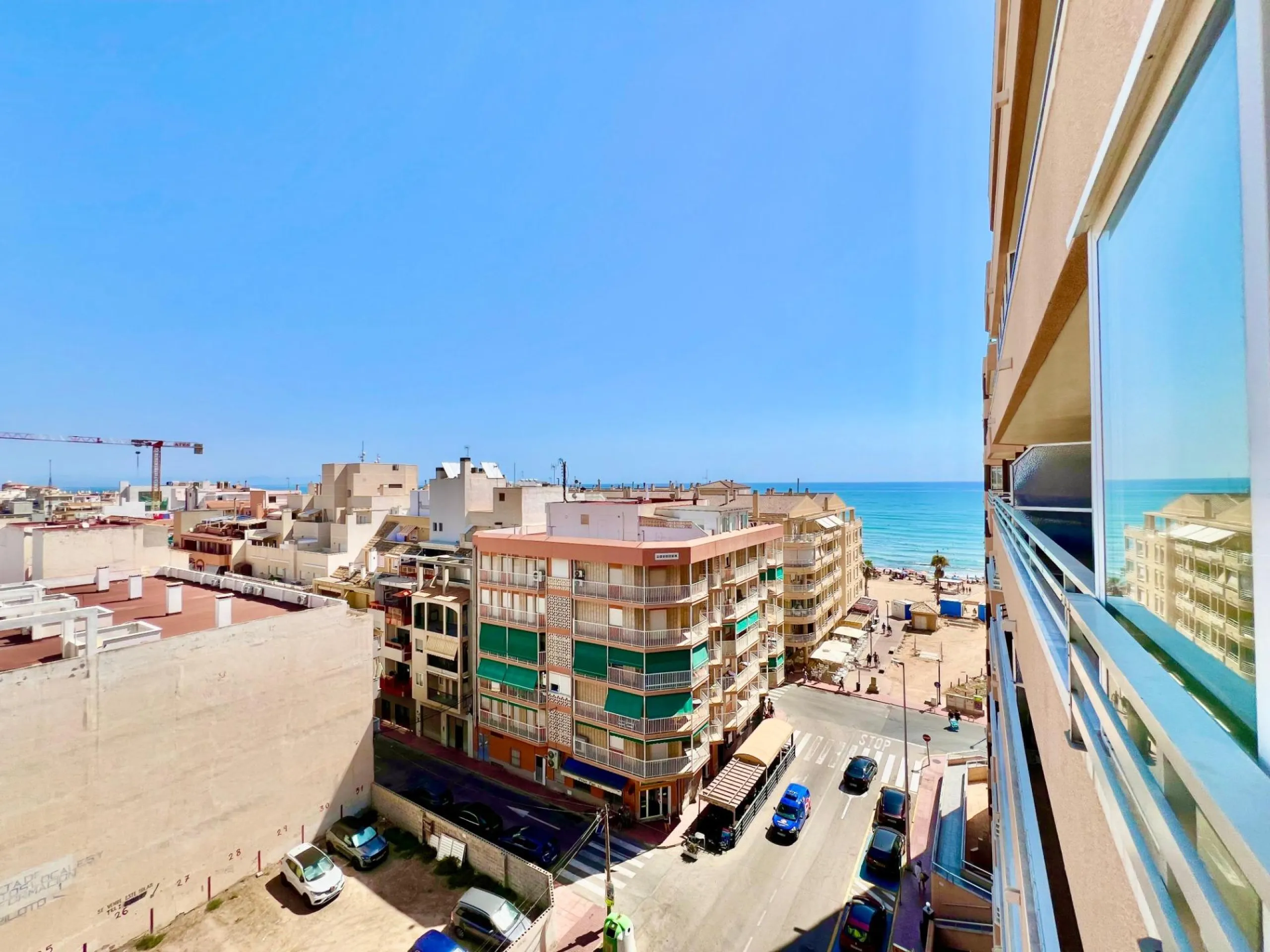 ESPACIOSO APARTAMENTO DE 3 HABITACIONES + PARKING + TRASTERO EN PLANTA 7 CON VISTAS AL MAR