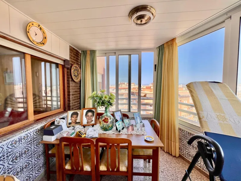 ESPACIOSO APARTAMENTO DE 3 HABITACIONES + PARKING + TRASTERO EN PLANTA 7 CON VISTAS AL MAR