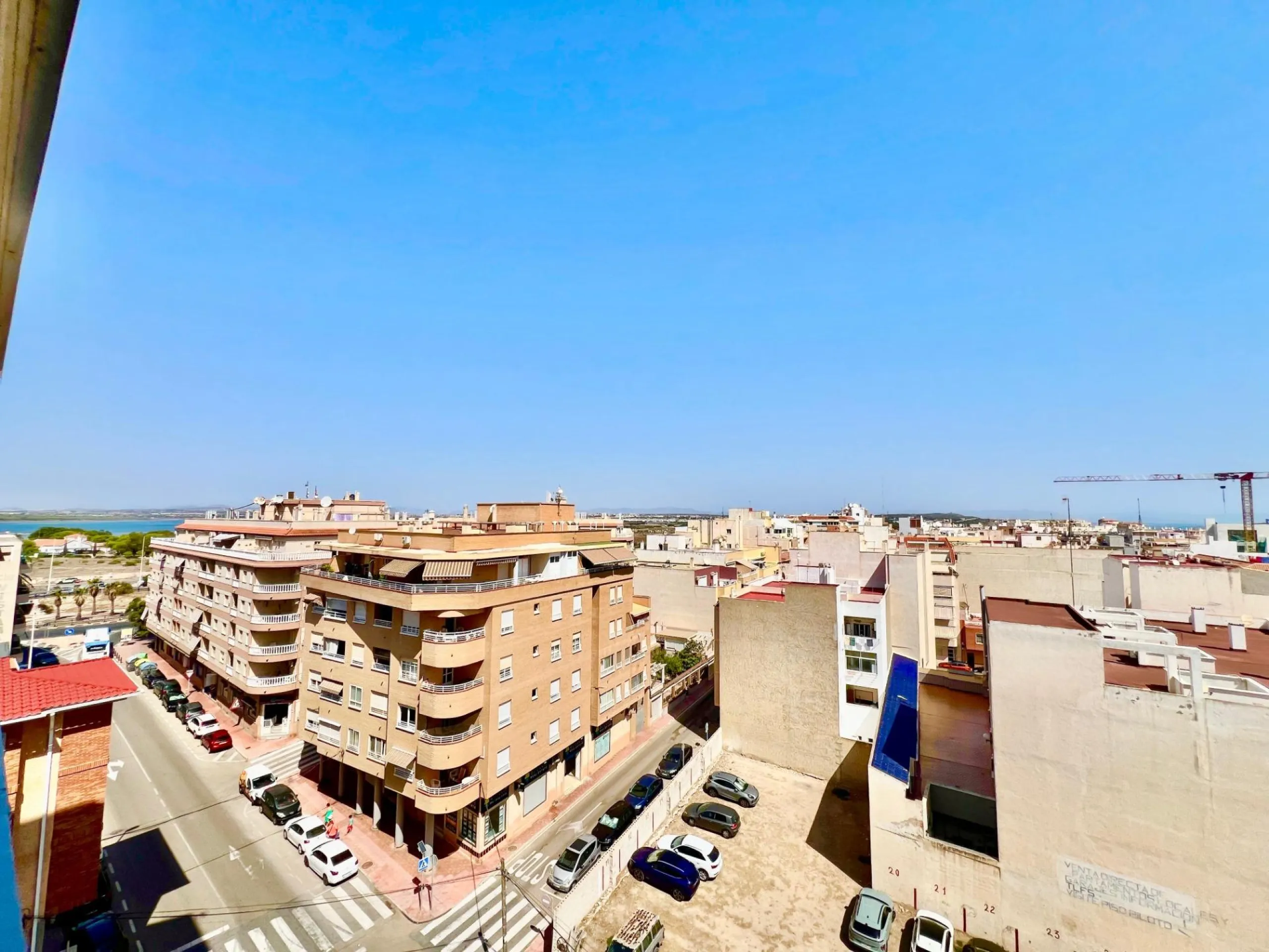 ESPACIOSO APARTAMENTO DE 3 HABITACIONES + PARKING + TRASTERO EN PLANTA 7 CON VISTAS AL MAR