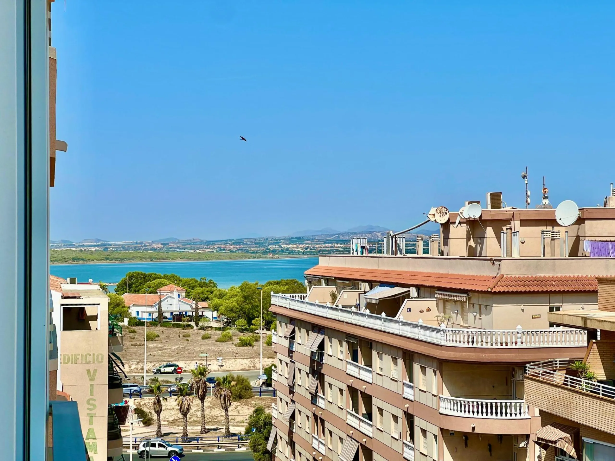 ESPACIOSO APARTAMENTO DE 3 HABITACIONES + PARKING + TRASTERO EN PLANTA 7 CON VISTAS AL MAR