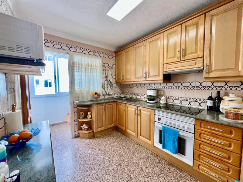 ESPACIOSO APARTAMENTO DE 3 HABITACIONES + PARKING + TRASTERO EN PLANTA 7 CON VISTAS AL MAR
