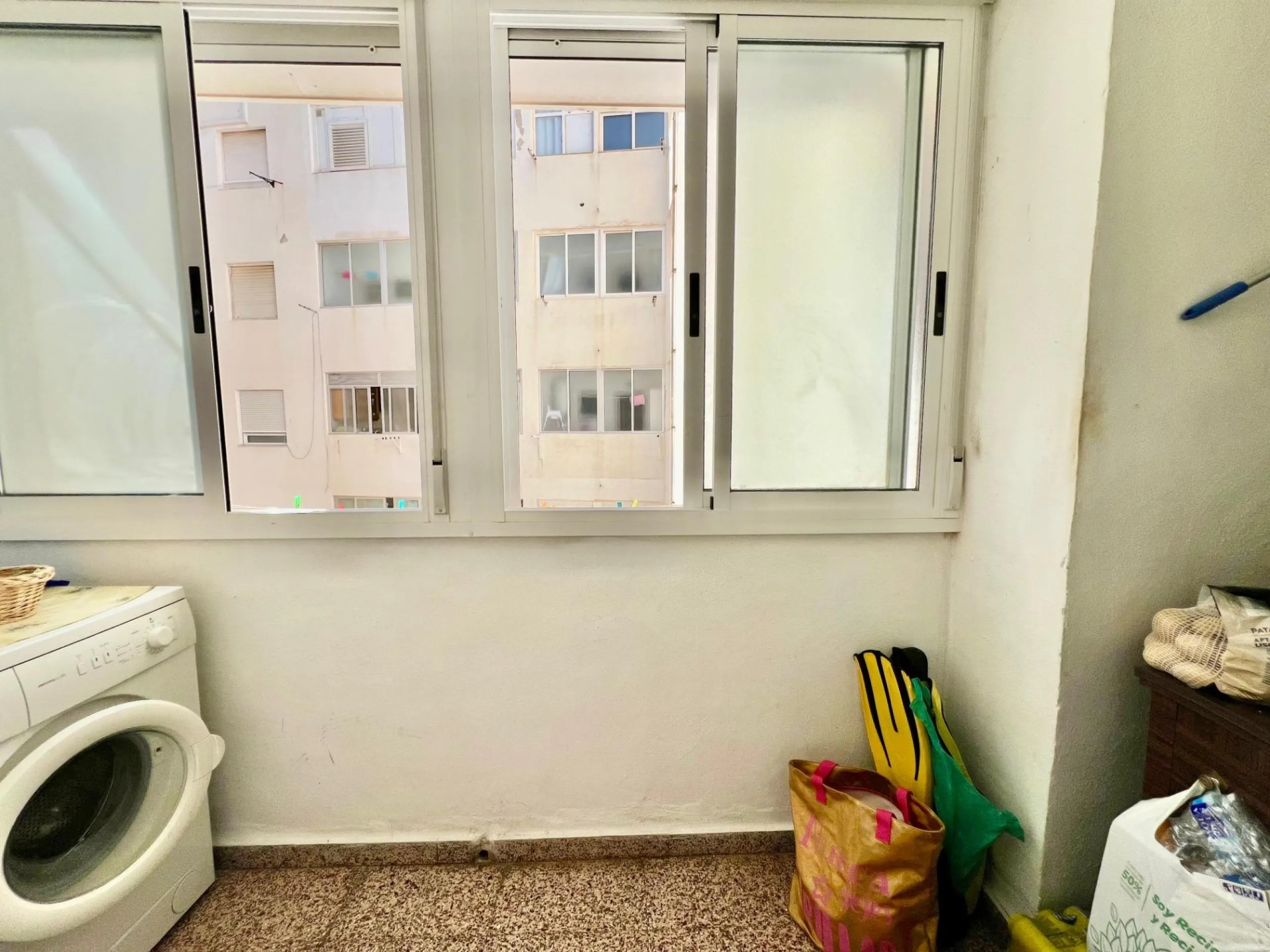 ESPACIOSO APARTAMENTO DE 3 HABITACIONES + PARKING + TRASTERO EN PLANTA 7 CON VISTAS AL MAR