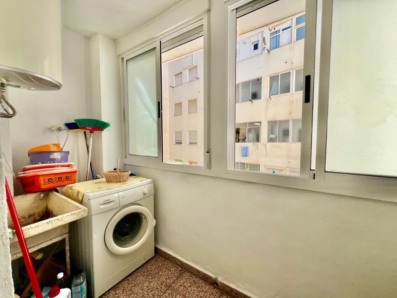 ESPACIOSO APARTAMENTO DE 3 HABITACIONES + PARKING + TRASTERO EN PLANTA 7 CON VISTAS AL MAR