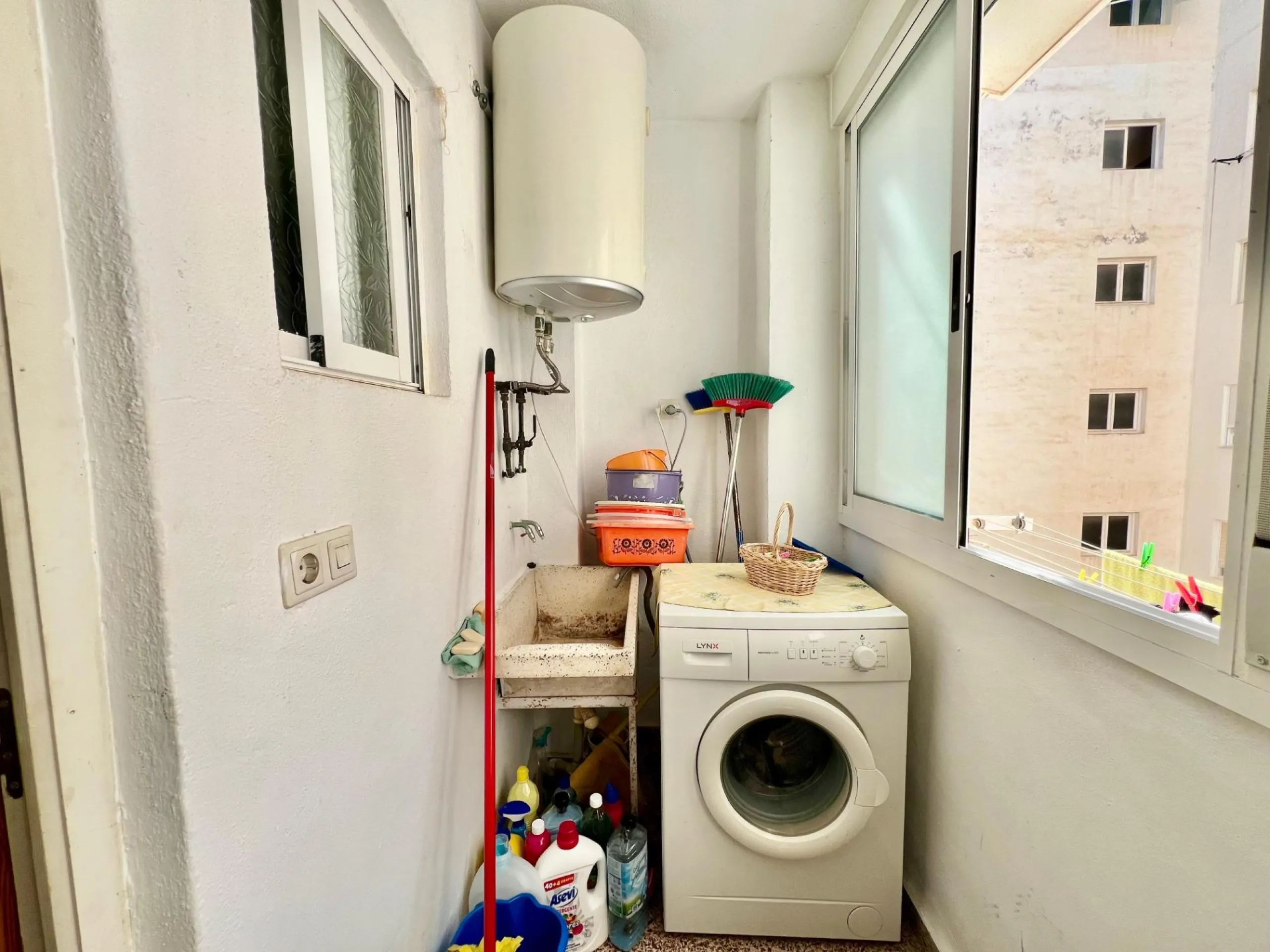 ESPACIOSO APARTAMENTO DE 3 HABITACIONES + PARKING + TRASTERO EN PLANTA 7 CON VISTAS AL MAR