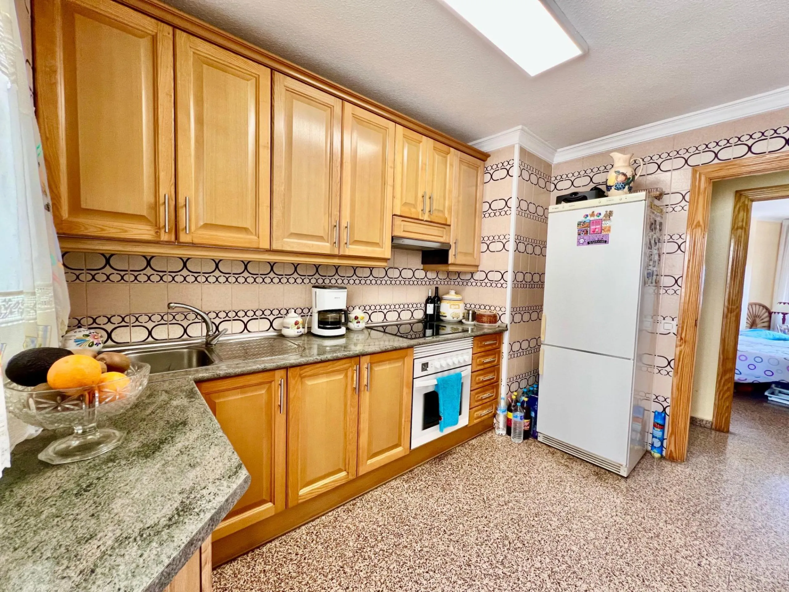 ESPACIOSO APARTAMENTO DE 3 HABITACIONES + PARKING + TRASTERO EN PLANTA 7 CON VISTAS AL MAR