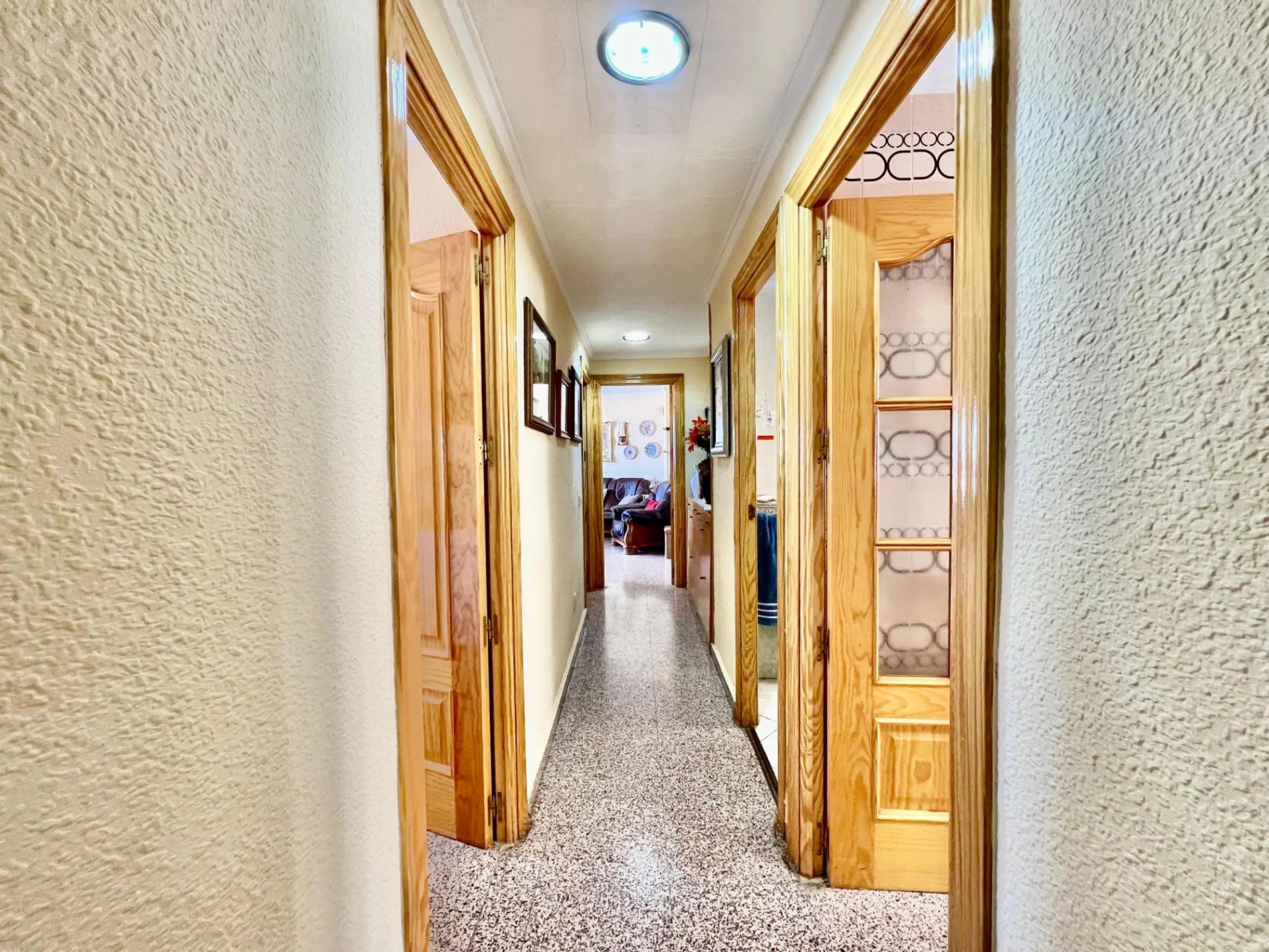 ESPACIOSO APARTAMENTO DE 3 HABITACIONES + PARKING + TRASTERO EN PLANTA 7 CON VISTAS AL MAR