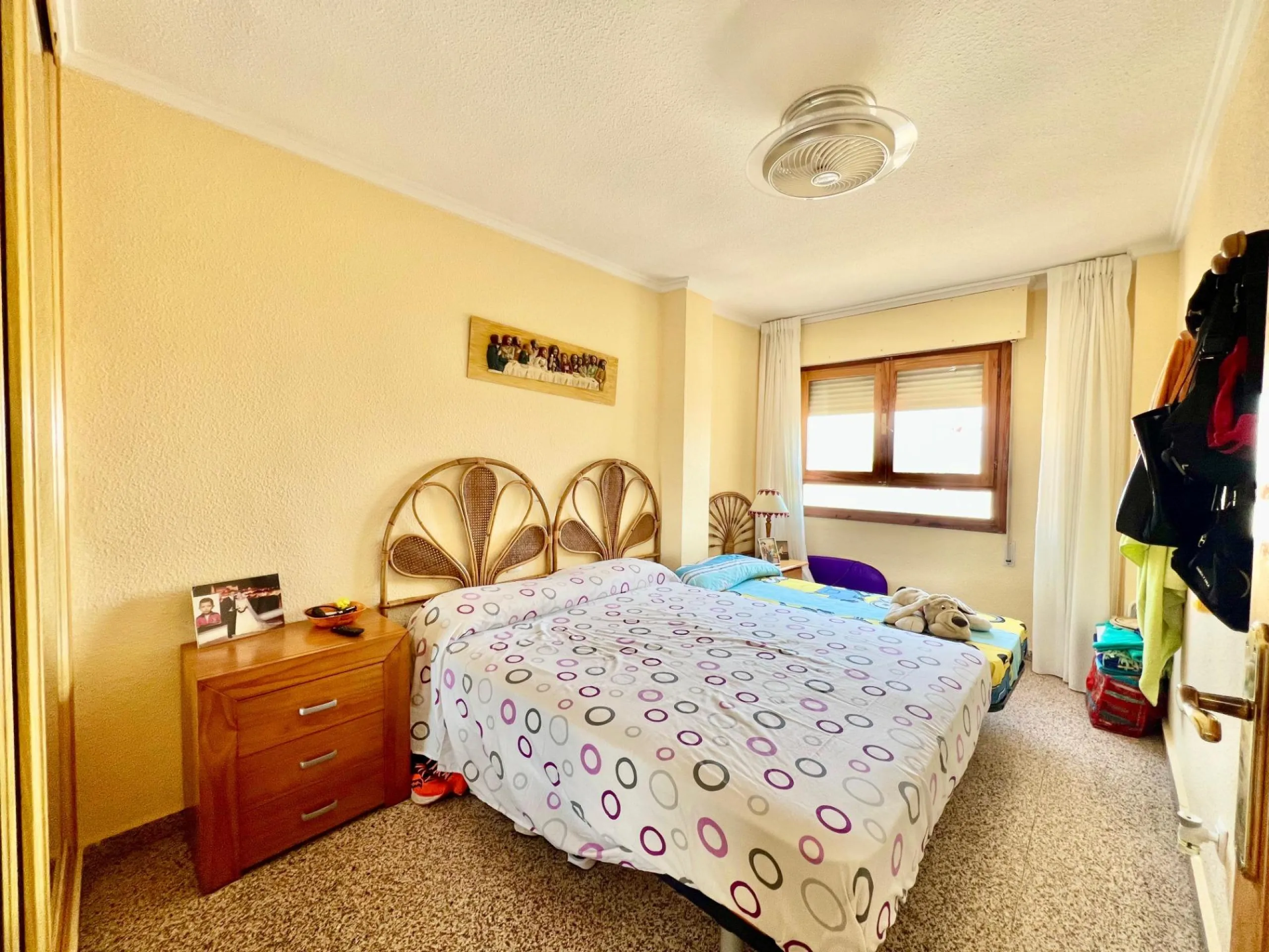 ESPACIOSO APARTAMENTO DE 3 HABITACIONES + PARKING + TRASTERO EN PLANTA 7 CON VISTAS AL MAR