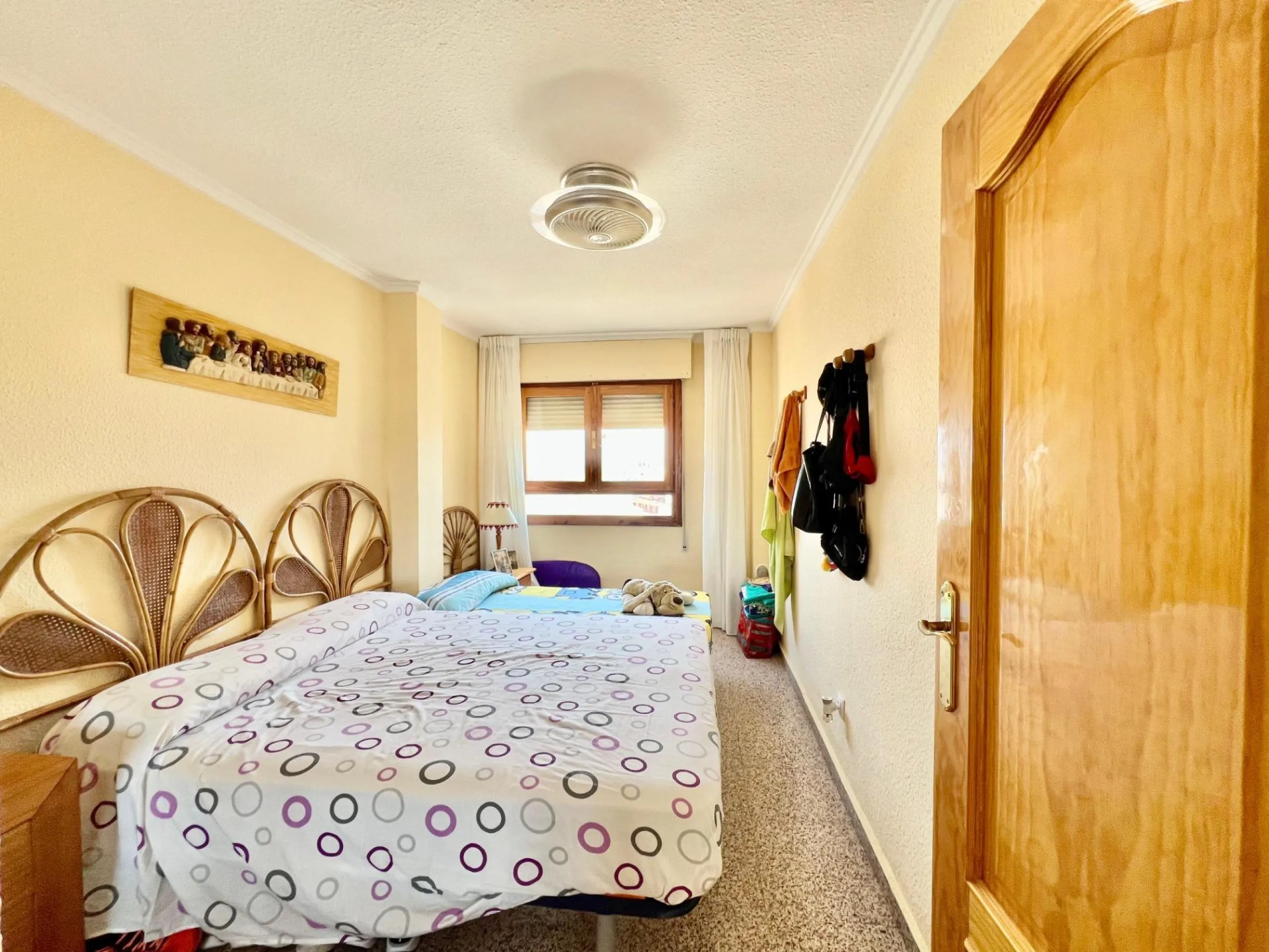 ESPACIOSO APARTAMENTO DE 3 HABITACIONES + PARKING + TRASTERO EN PLANTA 7 CON VISTAS AL MAR