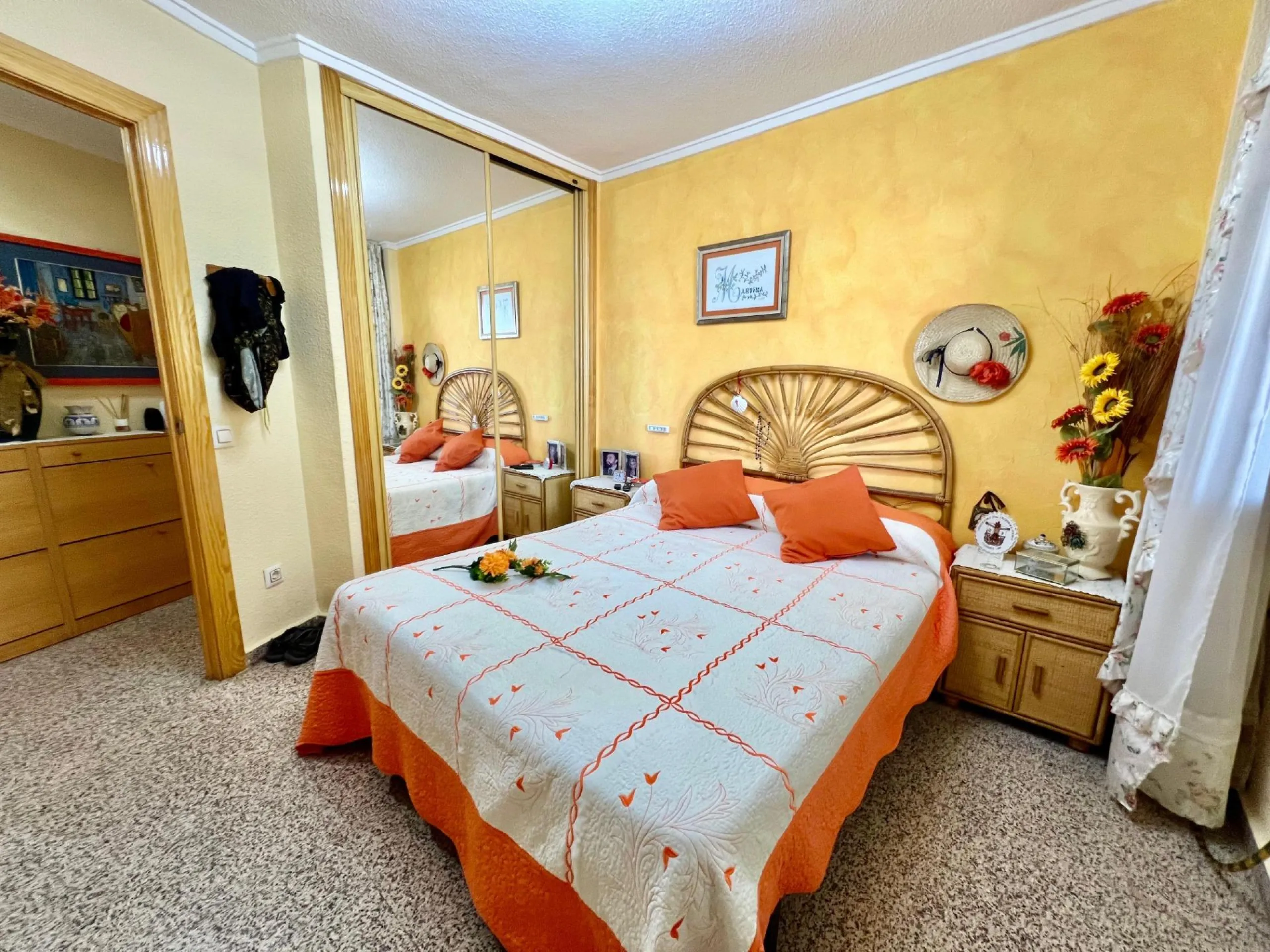 ESPACIOSO APARTAMENTO DE 3 HABITACIONES + PARKING + TRASTERO EN PLANTA 7 CON VISTAS AL MAR