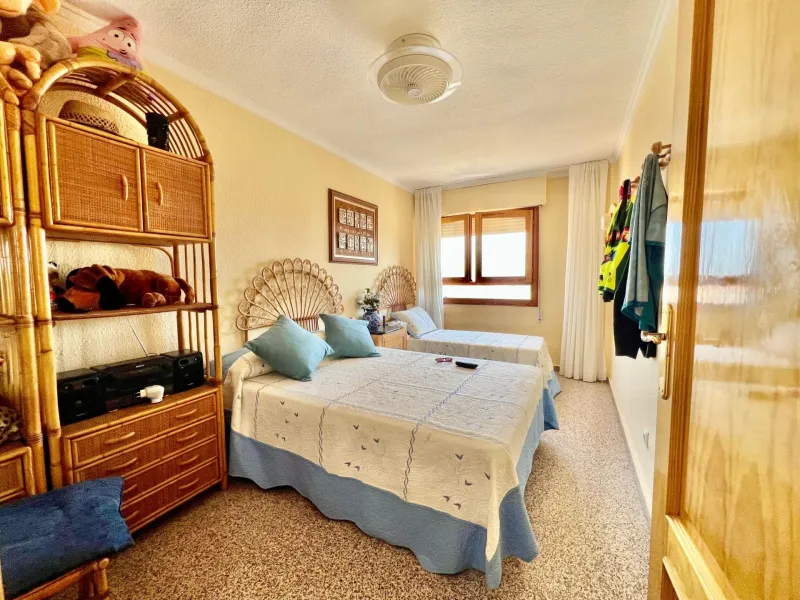 ESPACIOSO APARTAMENTO DE 3 HABITACIONES + PARKING + TRASTERO EN PLANTA 7 CON VISTAS AL MAR