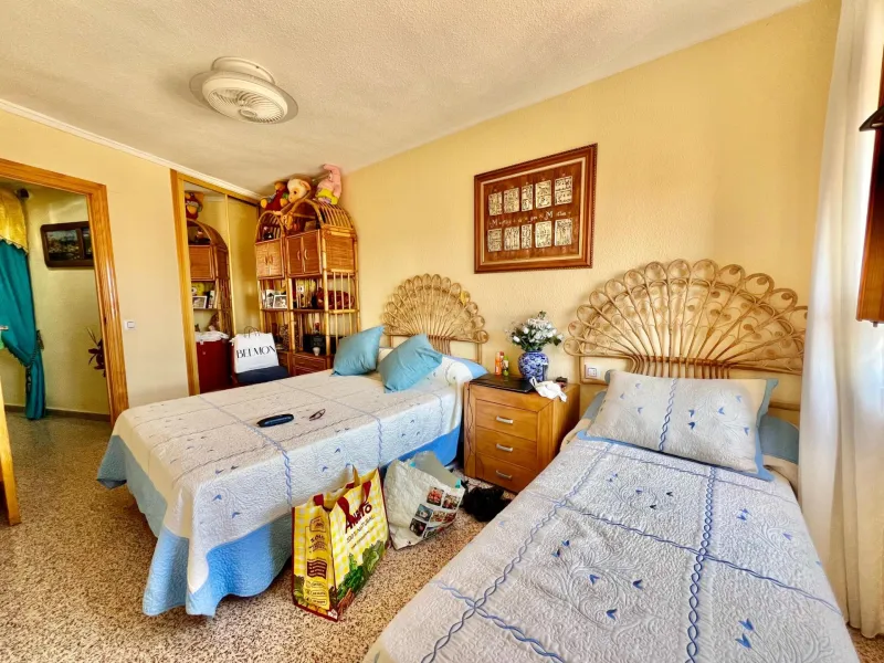 ESPACIOSO APARTAMENTO DE 3 HABITACIONES + PARKING + TRASTERO EN PLANTA 7 CON VISTAS AL MAR