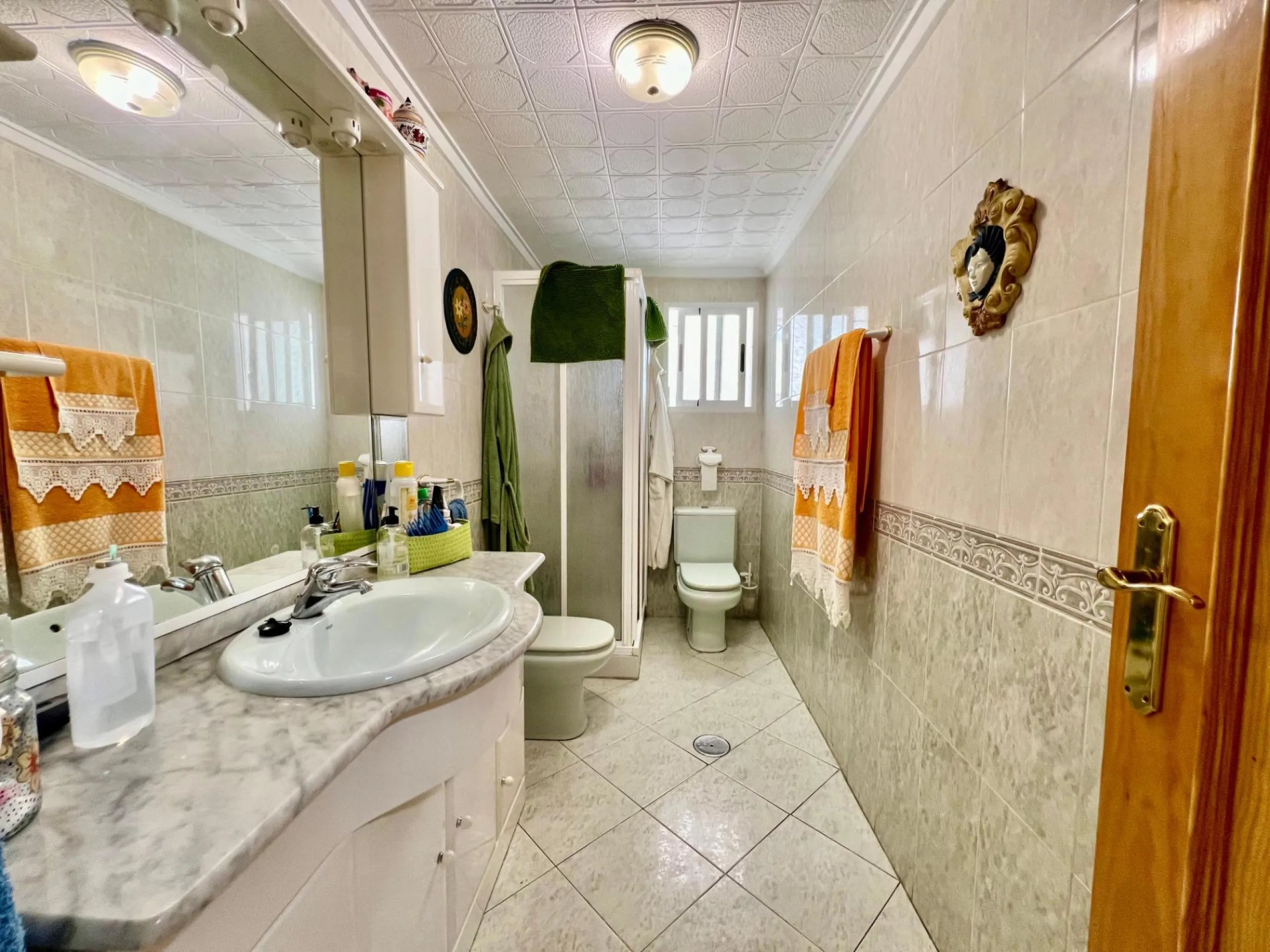ESPACIOSO APARTAMENTO DE 3 HABITACIONES + PARKING + TRASTERO EN PLANTA 7 CON VISTAS AL MAR
