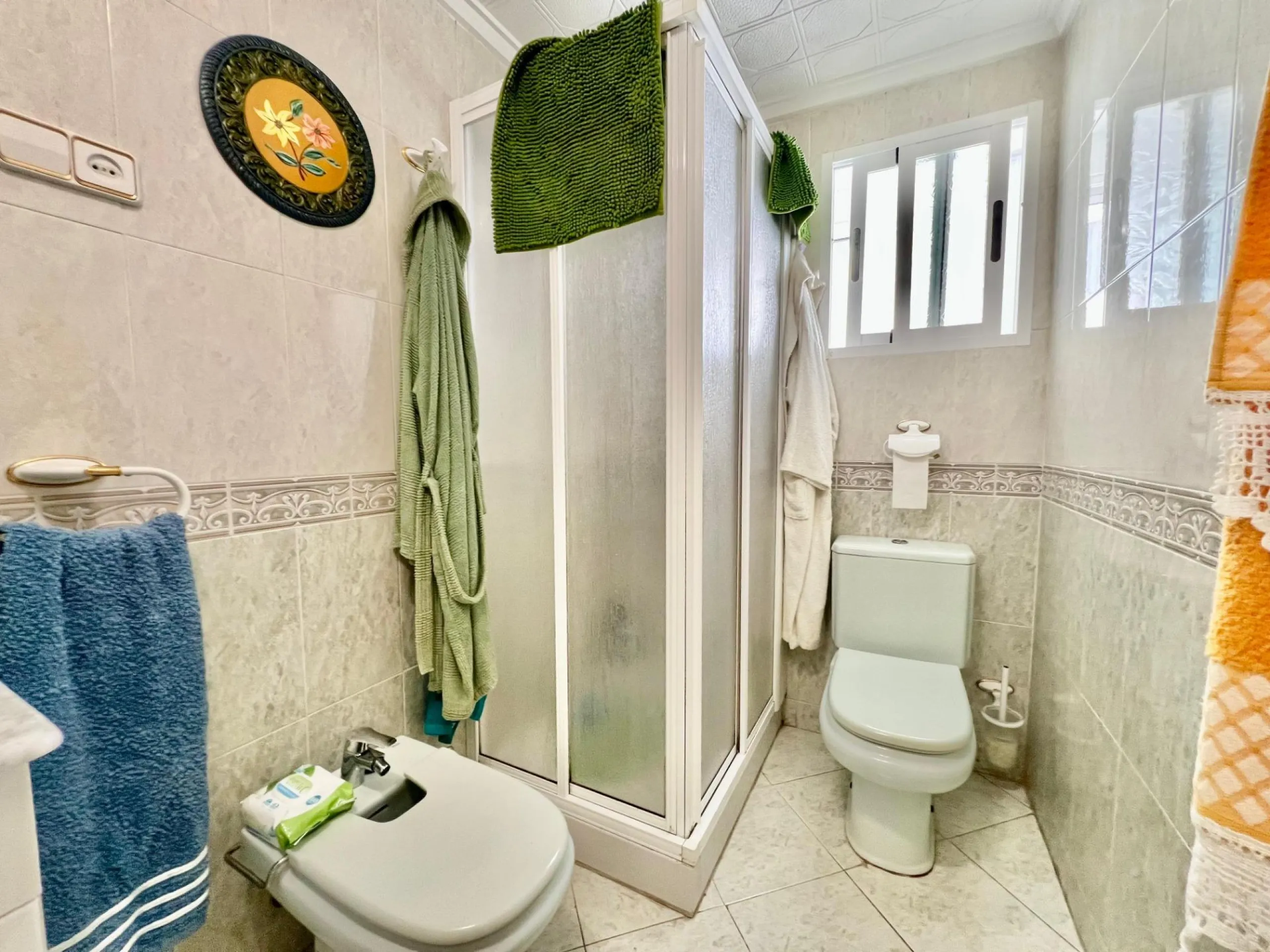 ESPACIOSO APARTAMENTO DE 3 HABITACIONES + PARKING + TRASTERO EN PLANTA 7 CON VISTAS AL MAR