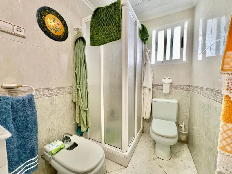 ESPACIOSO APARTAMENTO DE 3 HABITACIONES + PARKING + TRASTERO EN PLANTA 7 CON VISTAS AL MAR