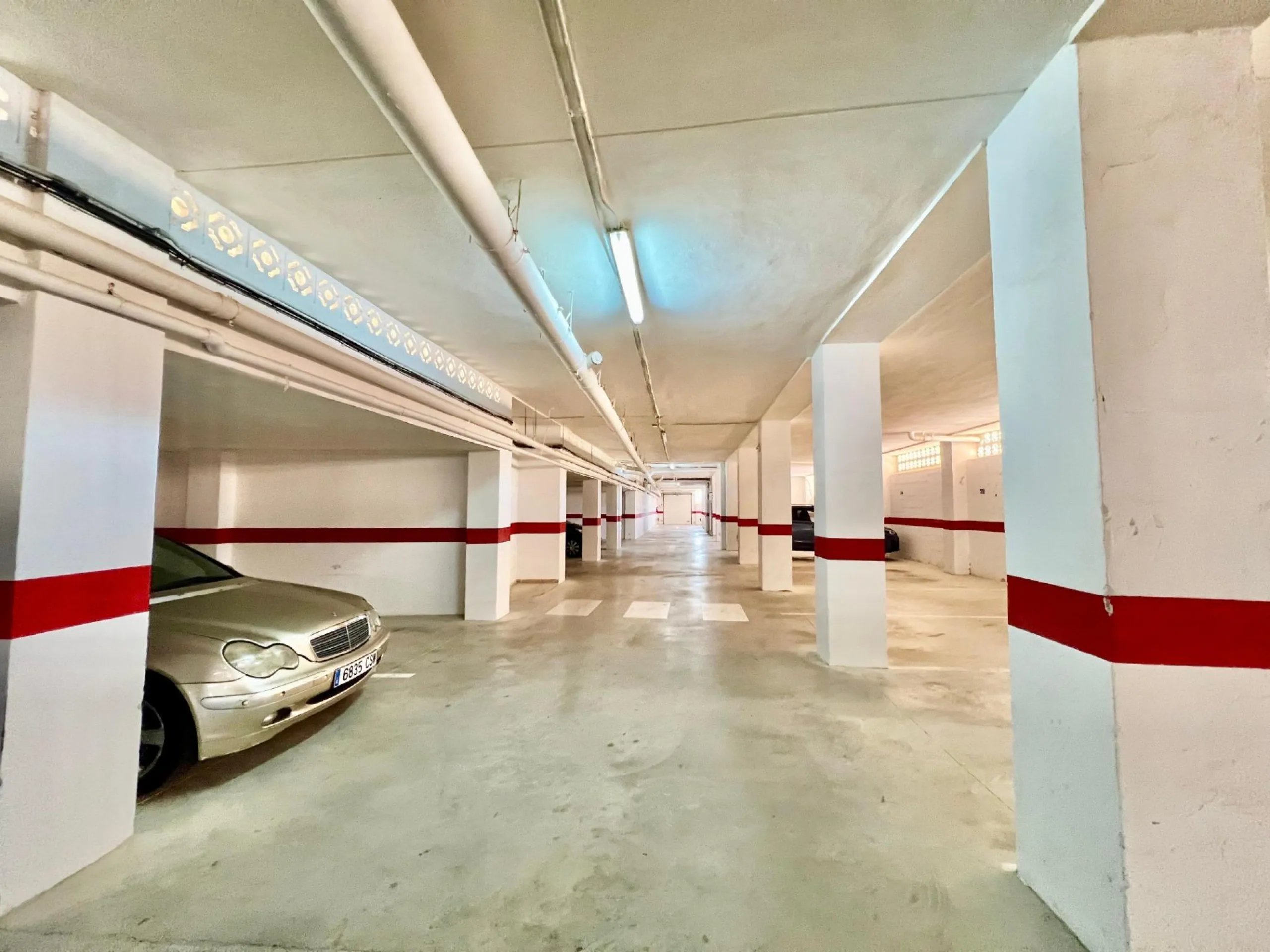 ESPACIOSO APARTAMENTO DE 3 HABITACIONES + PARKING + TRASTERO EN PLANTA 7 CON VISTAS AL MAR