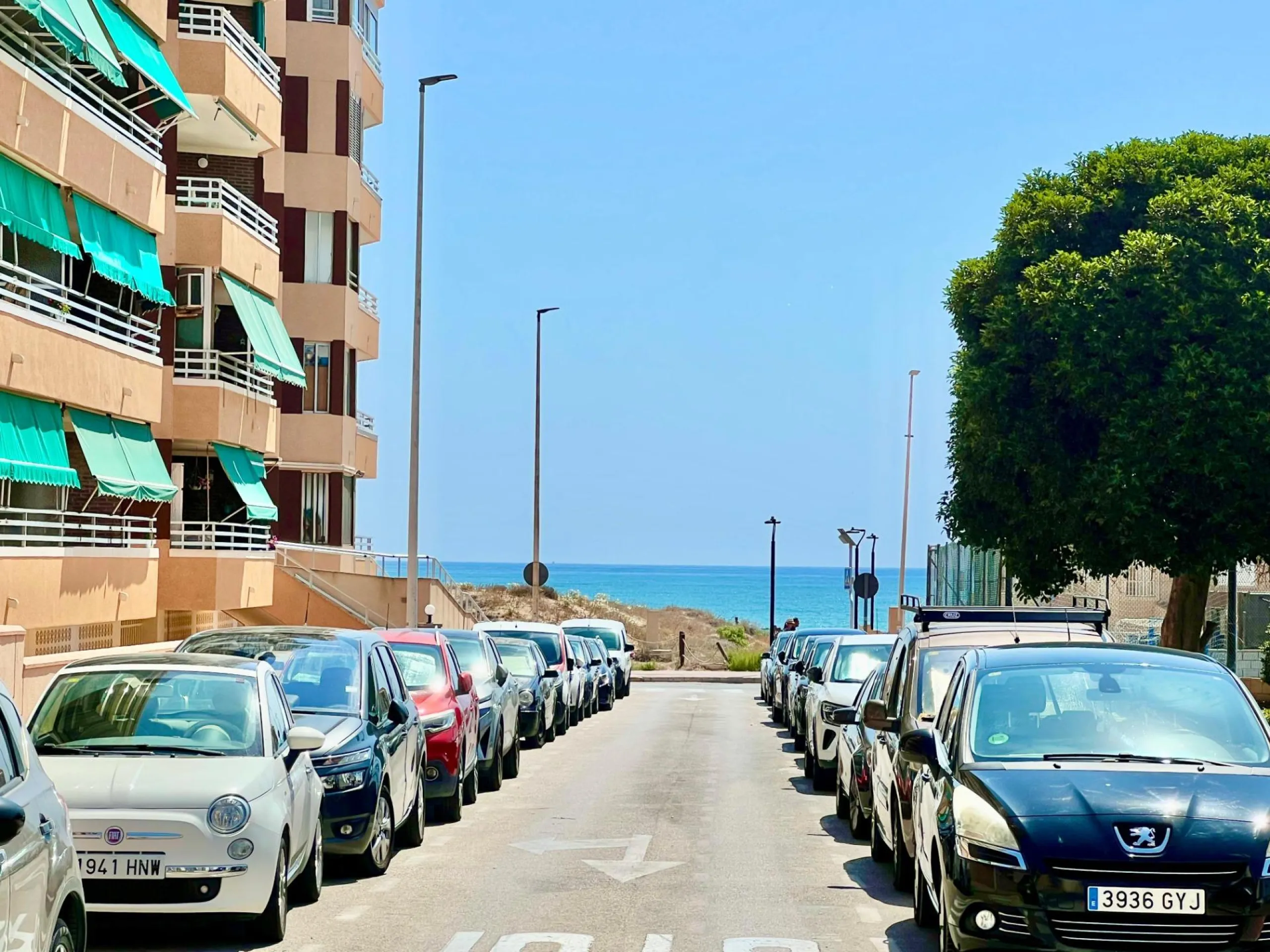ESPACIOSO APARTAMENTO DE 3 HABITACIONES + PARKING + TRASTERO EN PLANTA 7 CON VISTAS AL MAR