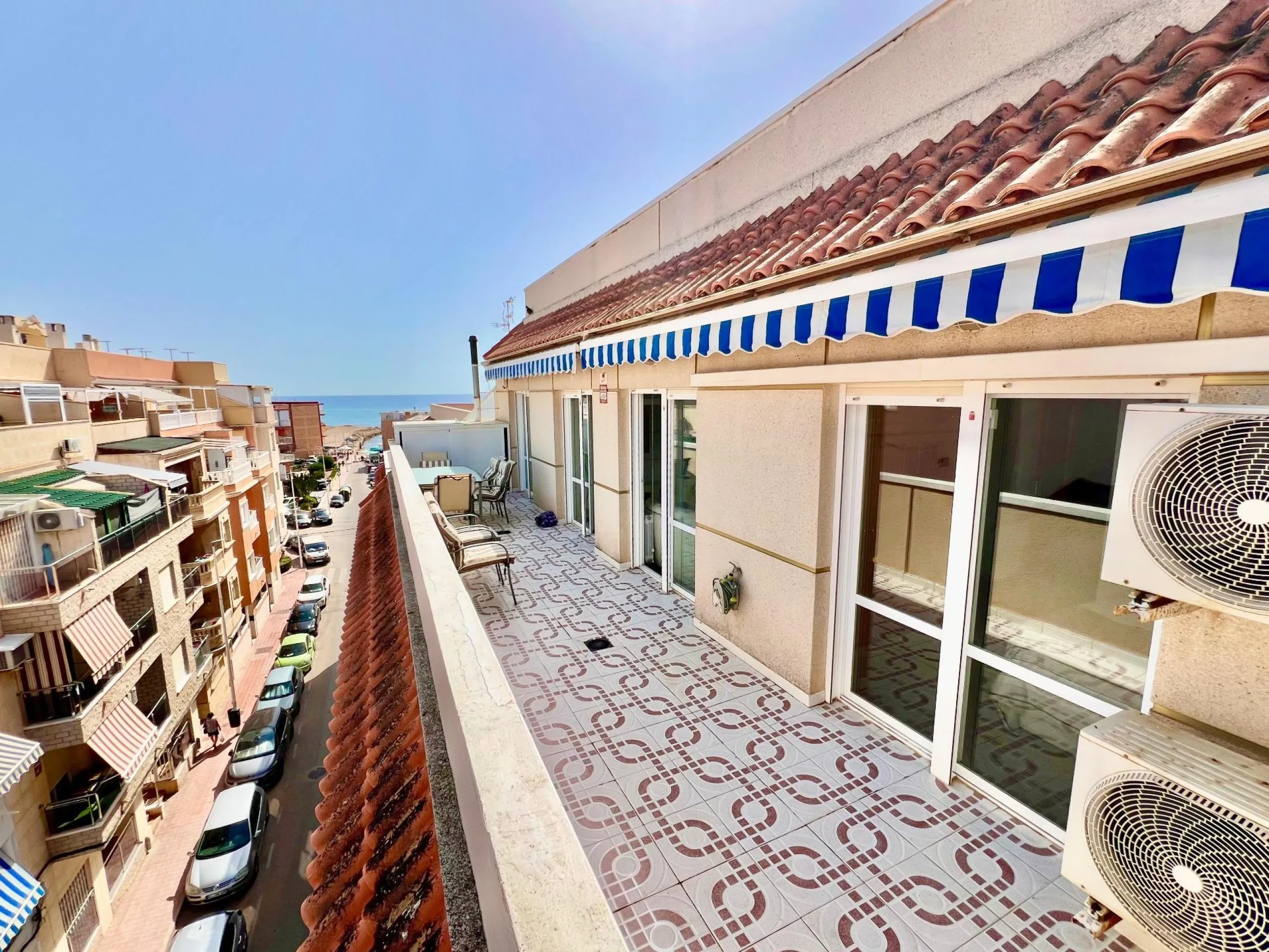 ATICO A 100m DE LA PLAYA DE LA MATA CON IMPRESIONANTE TERRAZA CON VISTAS AL MAR