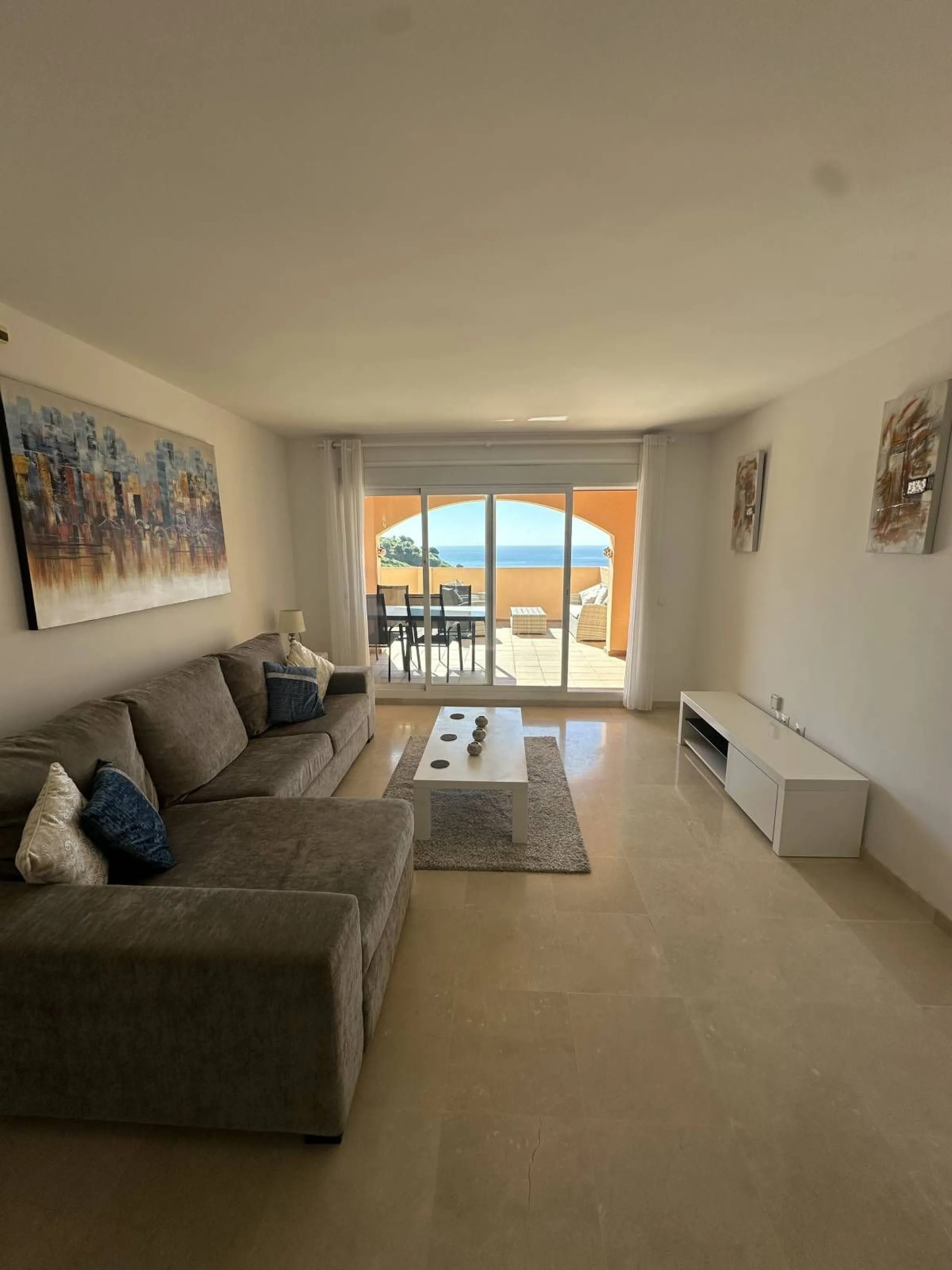 Atemberaubende 2-Zimmer-Wohnung mit Meerblick, privatem Tiefgaragenstellplatz und Abstellraum – Bellavista Hills 2, Calahonda – 349.000 €