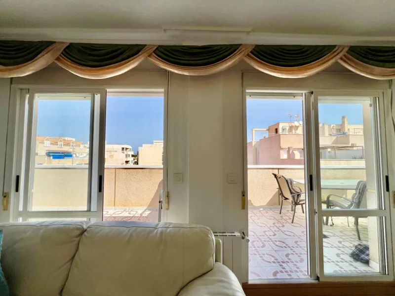 ATICO A 100m DE LA PLAYA DE LA MATA CON IMPRESIONANTE TERRAZA CON VISTAS AL MAR