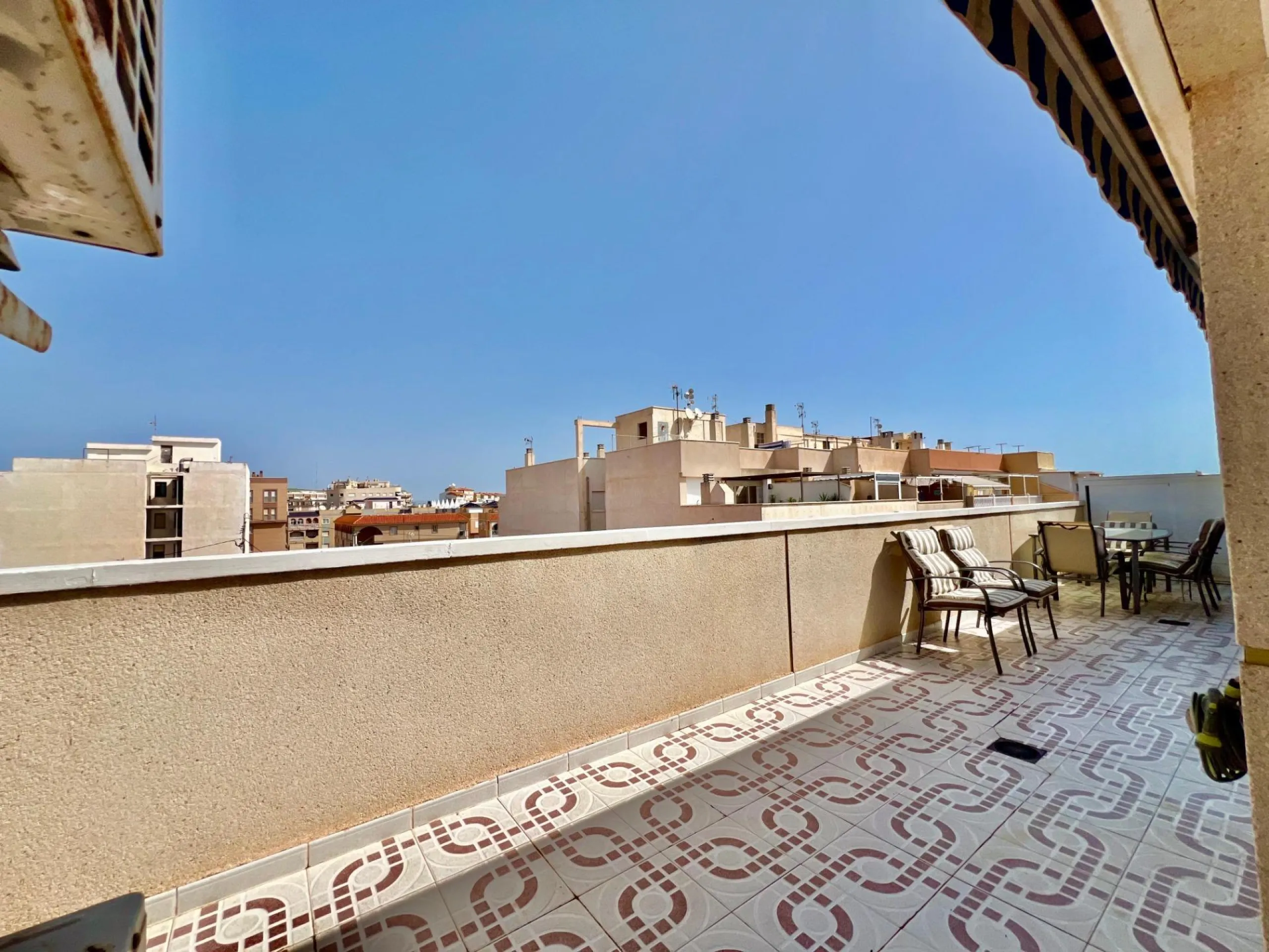 ATICO A 100m DE LA PLAYA DE LA MATA CON IMPRESIONANTE TERRAZA CON VISTAS AL MAR
