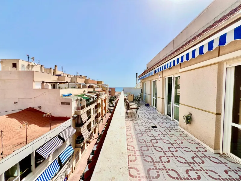 ATICO A 100m DE LA PLAYA DE LA MATA CON IMPRESIONANTE TERRAZA CON VISTAS AL MAR