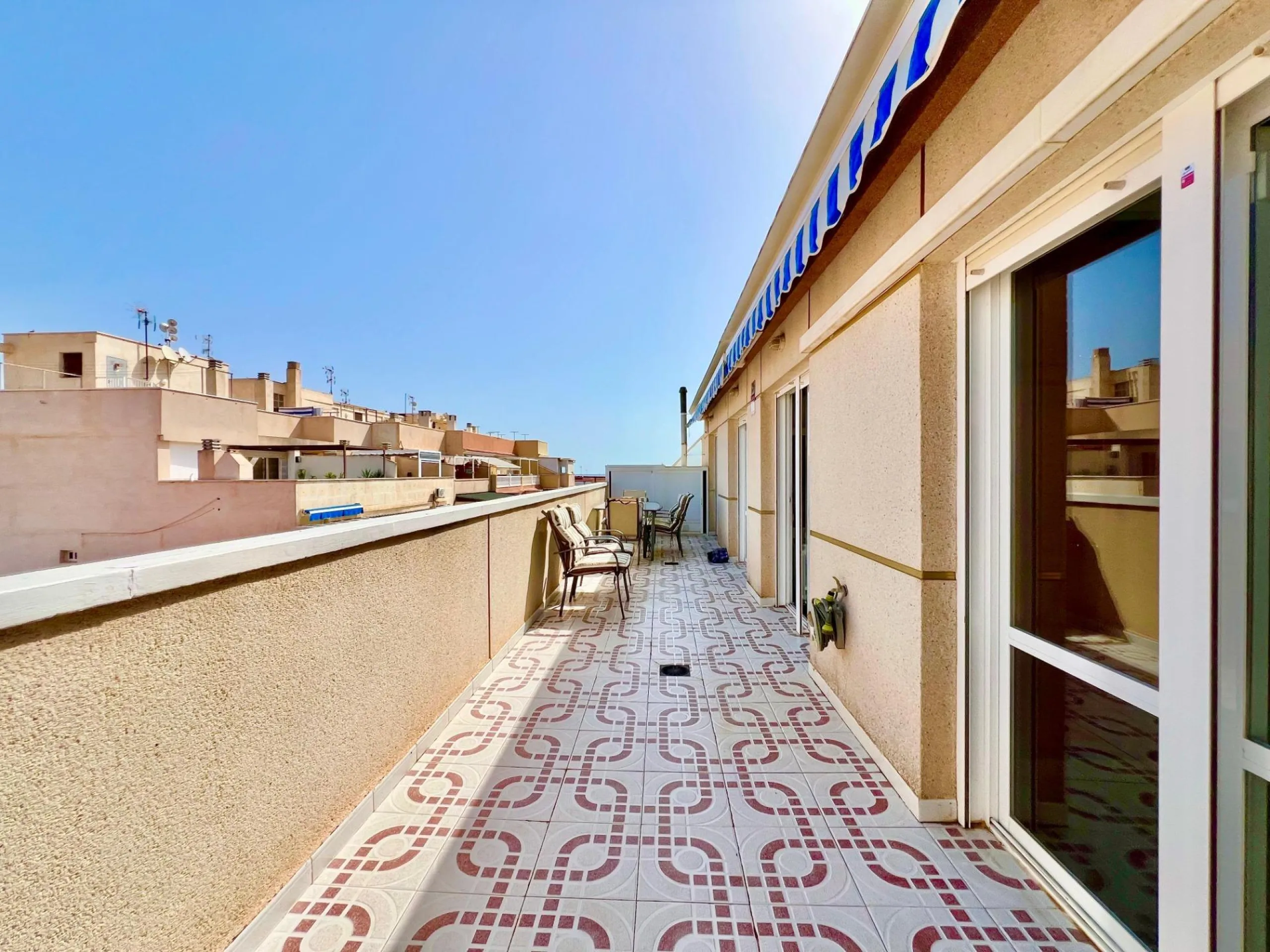 ATICO A 100m DE LA PLAYA DE LA MATA CON IMPRESIONANTE TERRAZA CON VISTAS AL MAR