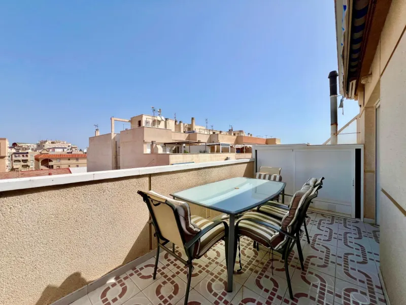 ATICO A 100m DE LA PLAYA DE LA MATA CON IMPRESIONANTE TERRAZA CON VISTAS AL MAR