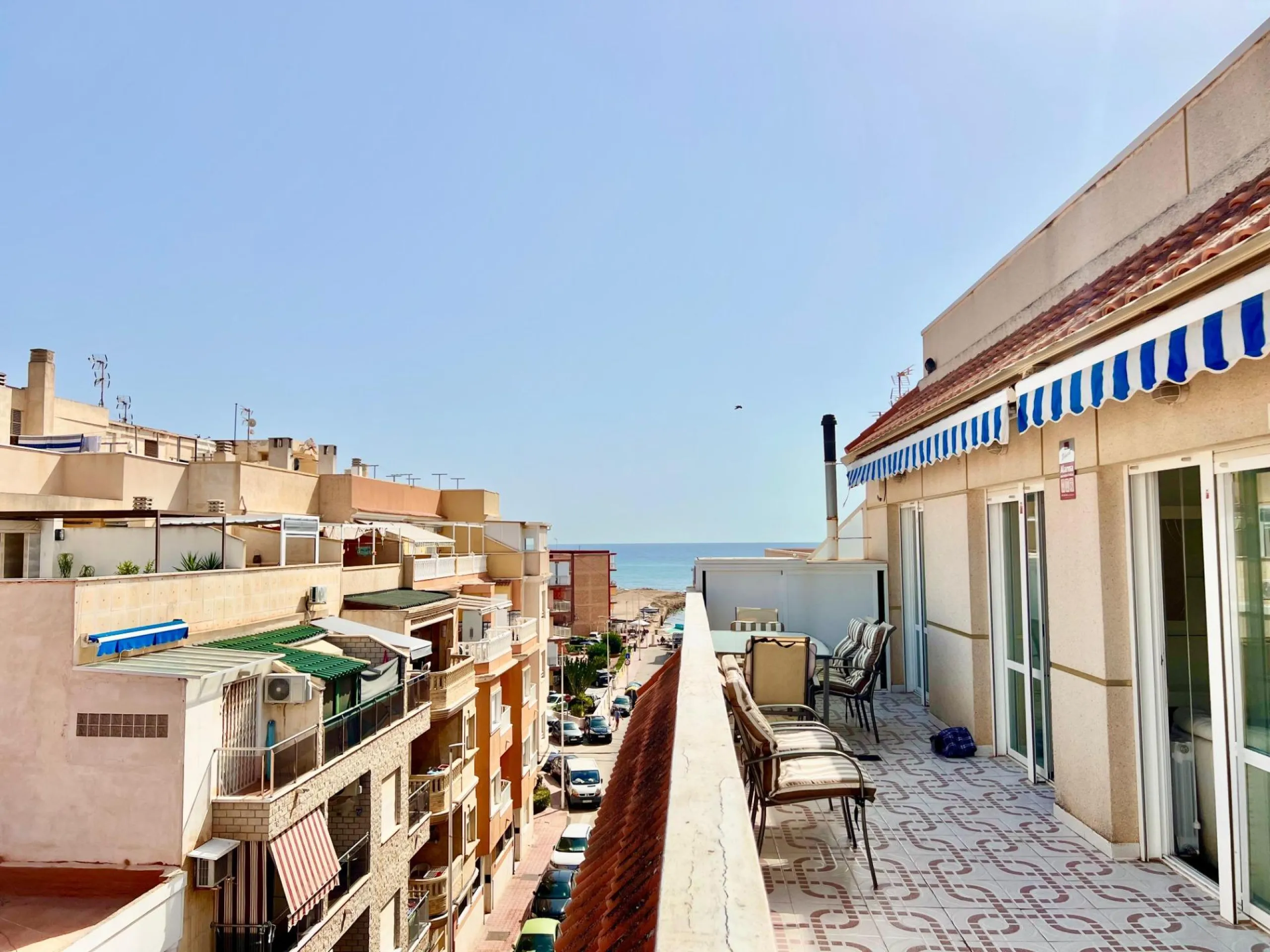ATICO A 100m DE LA PLAYA DE LA MATA CON IMPRESIONANTE TERRAZA CON VISTAS AL MAR