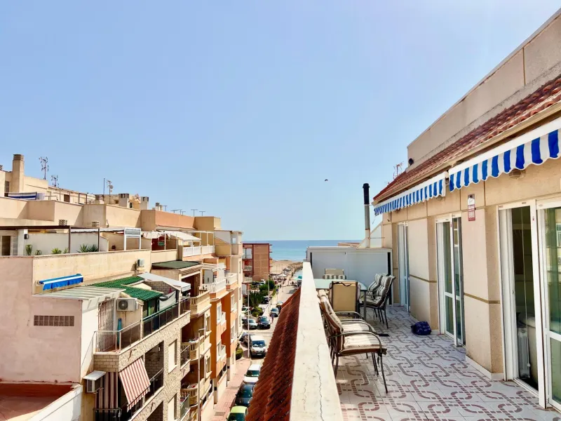 ATICO A 100m DE LA PLAYA DE LA MATA CON IMPRESIONANTE TERRAZA CON VISTAS AL MAR