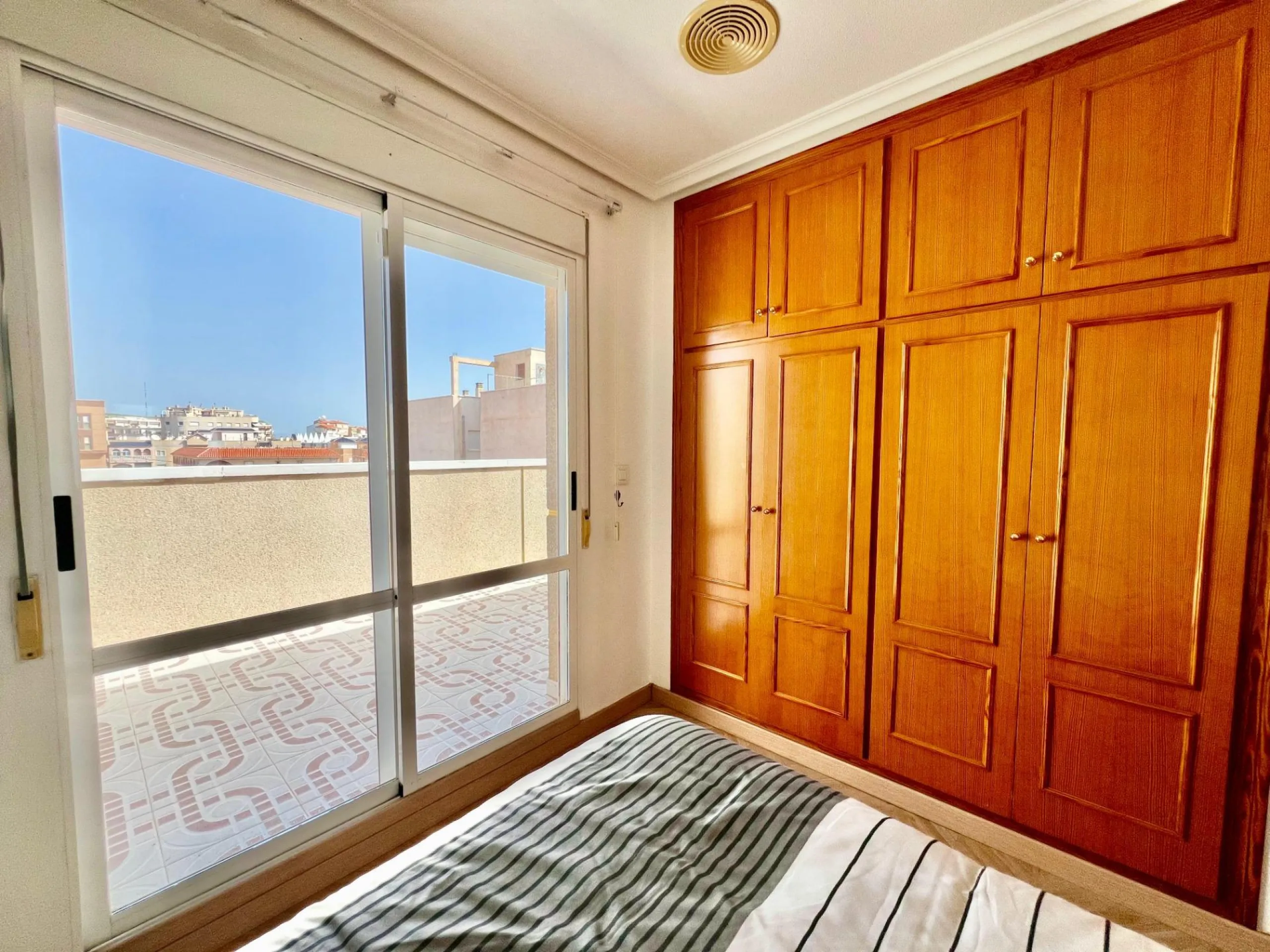 ATICO A 100m DE LA PLAYA DE LA MATA CON IMPRESIONANTE TERRAZA CON VISTAS AL MAR