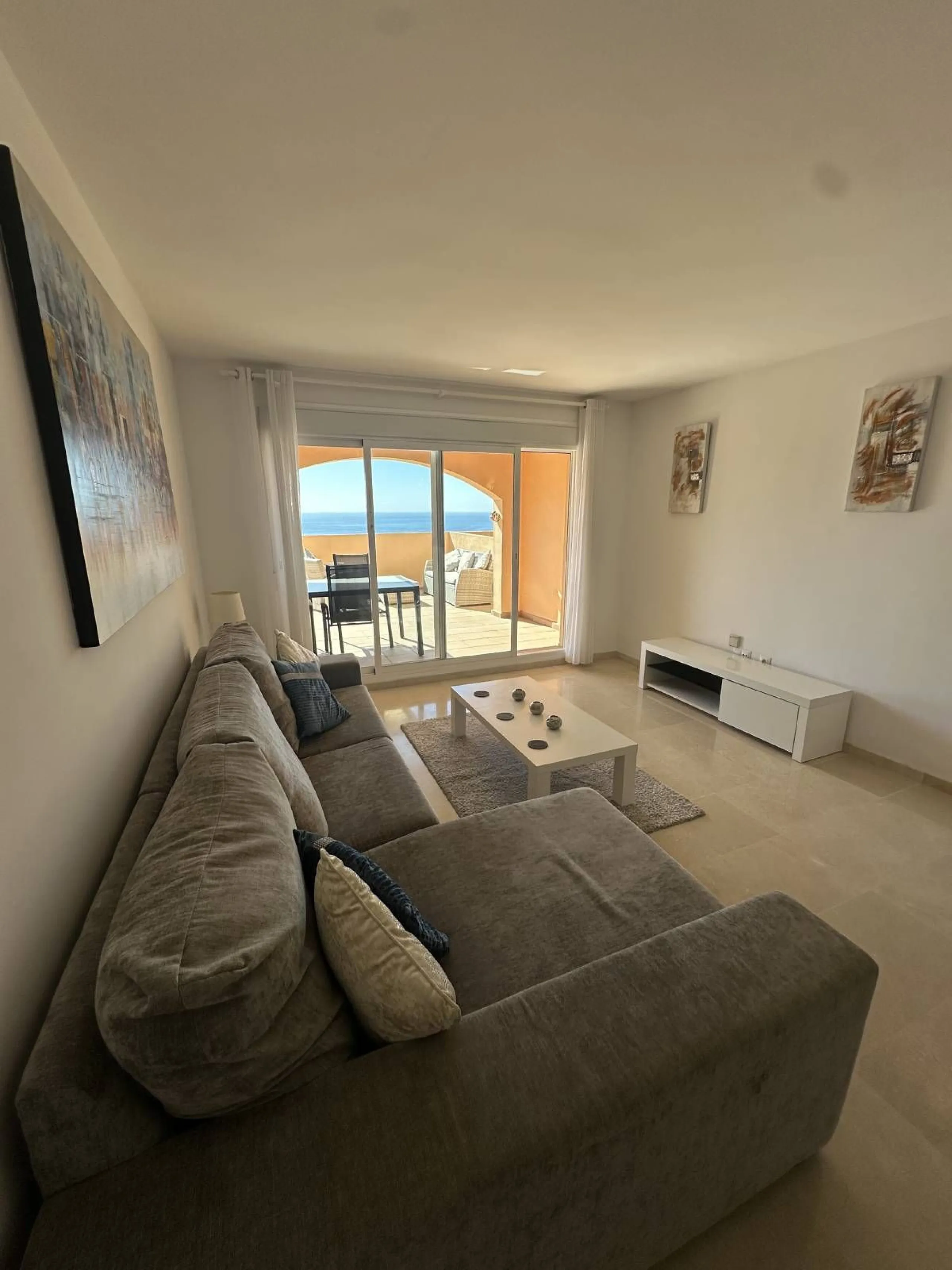 Atemberaubende 2-Zimmer-Wohnung mit Meerblick, privatem Tiefgaragenstellplatz und Abstellraum – Bellavista Hills 2, Calahonda – 349.000 €