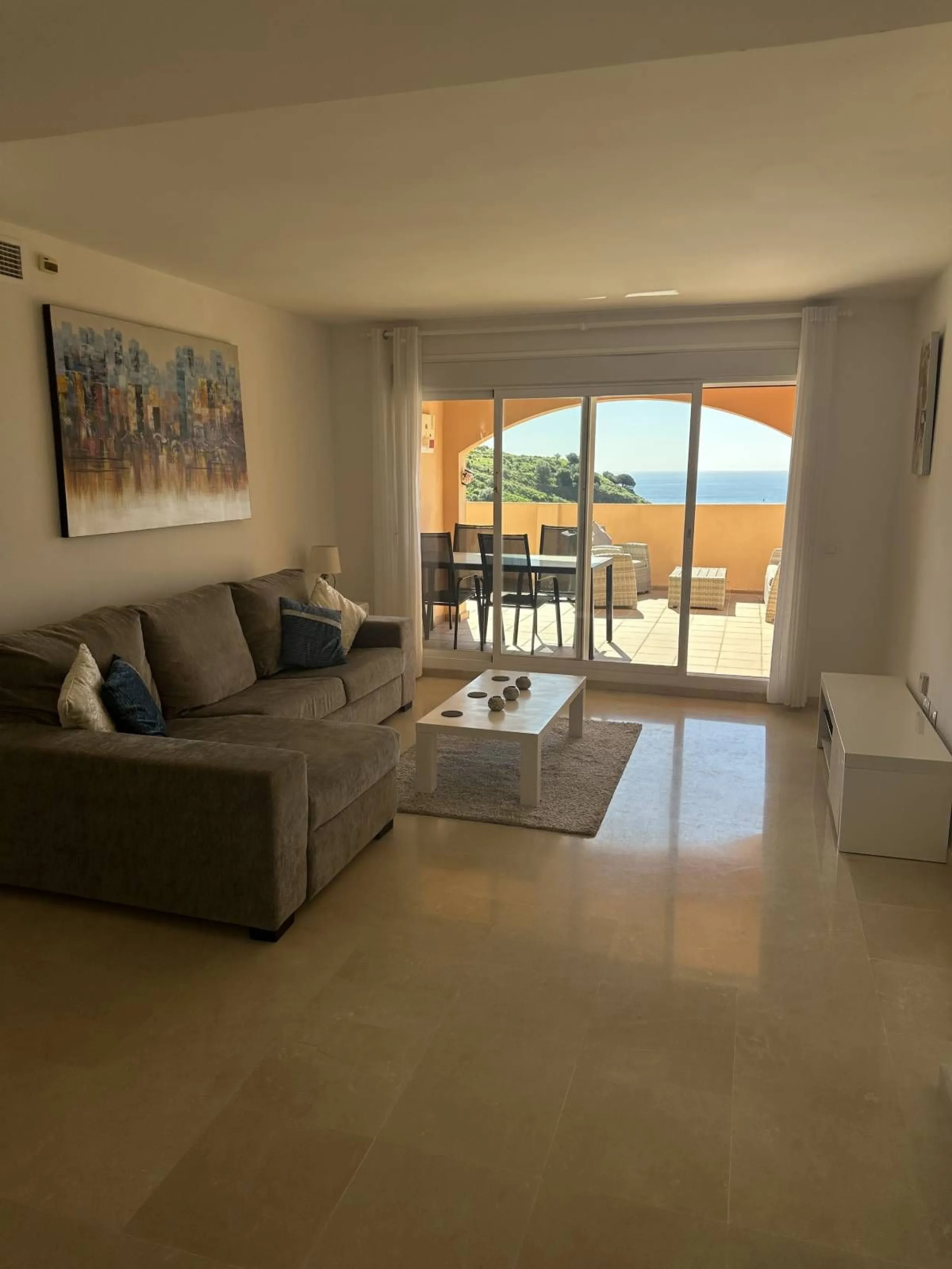 Atemberaubende 2-Zimmer-Wohnung mit Meerblick, privatem Tiefgaragenstellplatz und Abstellraum – Bellavista Hills 2, Calahonda – 349.000 €