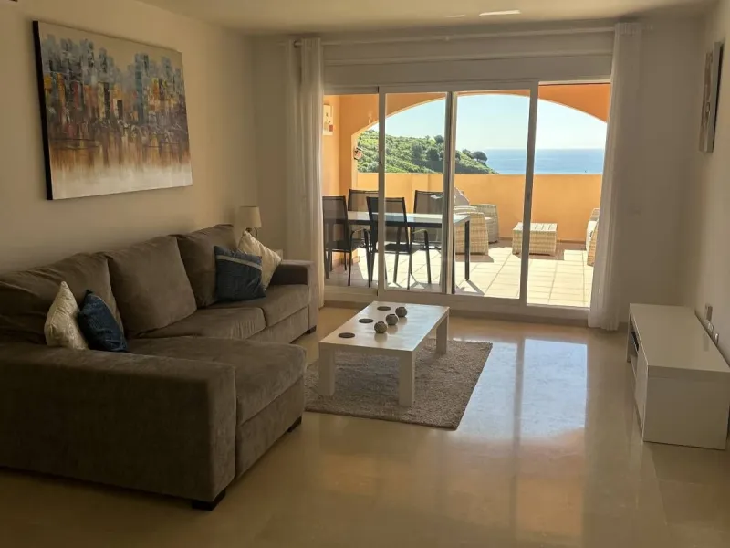 Atemberaubende 2-Zimmer-Wohnung mit Meerblick, privatem Tiefgaragenstellplatz und Abstellraum – Bellavista Hills 2, Calahonda – 349.000 €