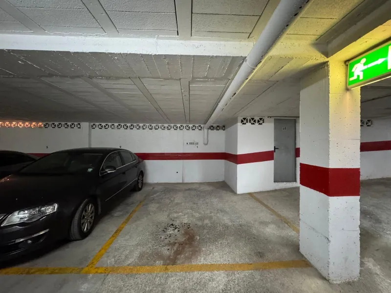 ADOSADO EN GUARDAMAR DEL SEGURA CON GARAJE A 400 METROS DE PLAYA. 3 DORM. 2 BAÑOS. SOTANO DE 60 M2. PISCINA COMUNITARIA.