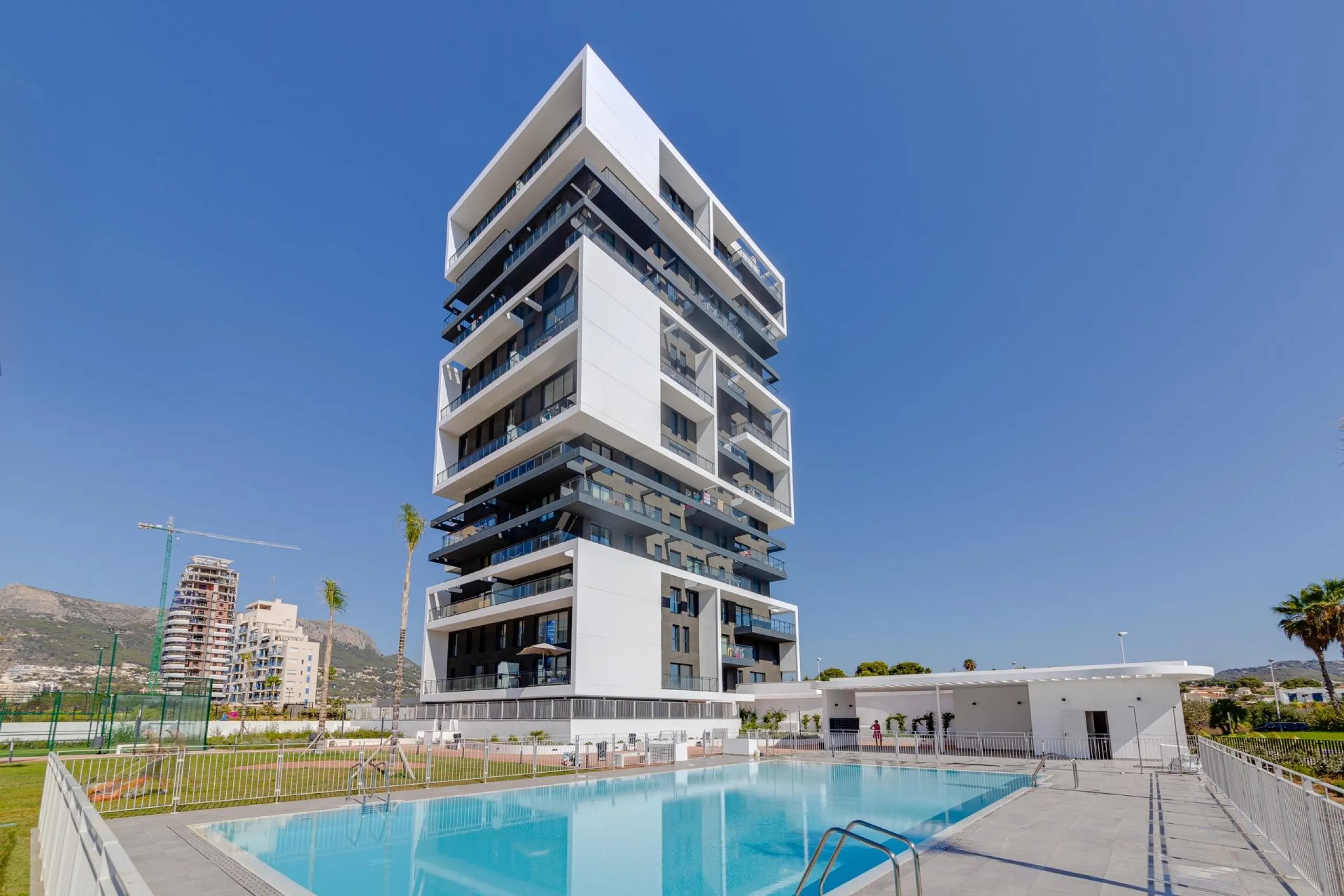 SPECTACULAR NEW LARGE APARTMENT WITH SEA AND MOUNTAIN VIEWS IN CALPE