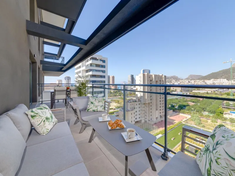 SPECTACULAR NEW LARGE APARTMENT WITH SEA AND MOUNTAIN VIEWS IN CALPE