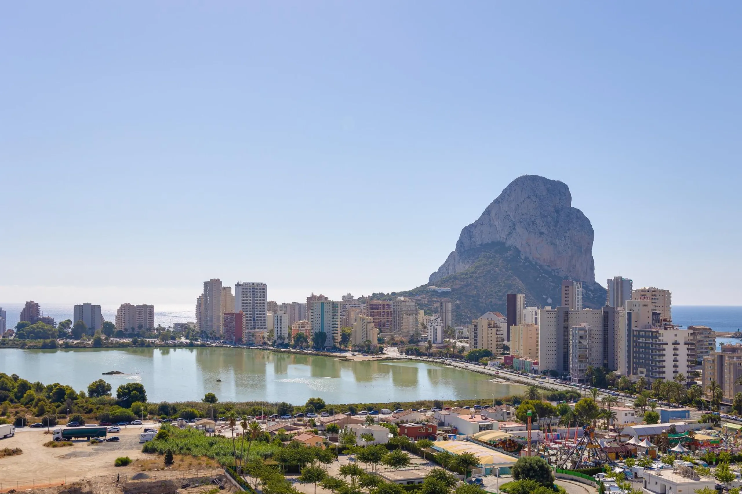 SPECTACULAR NEW LARGE APARTMENT WITH SEA AND MOUNTAIN VIEWS IN CALPE