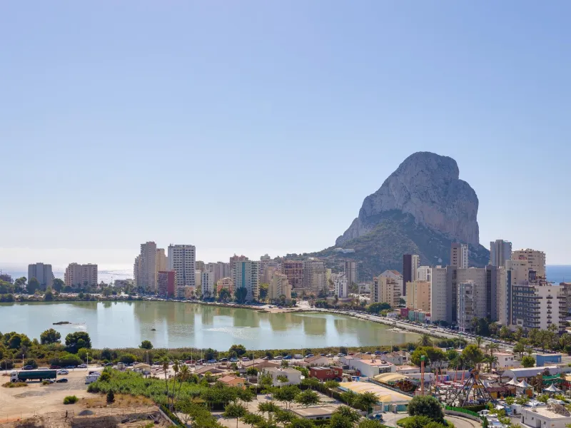 SPECTACULAR NEW LARGE APARTMENT WITH SEA AND MOUNTAIN VIEWS IN CALPE