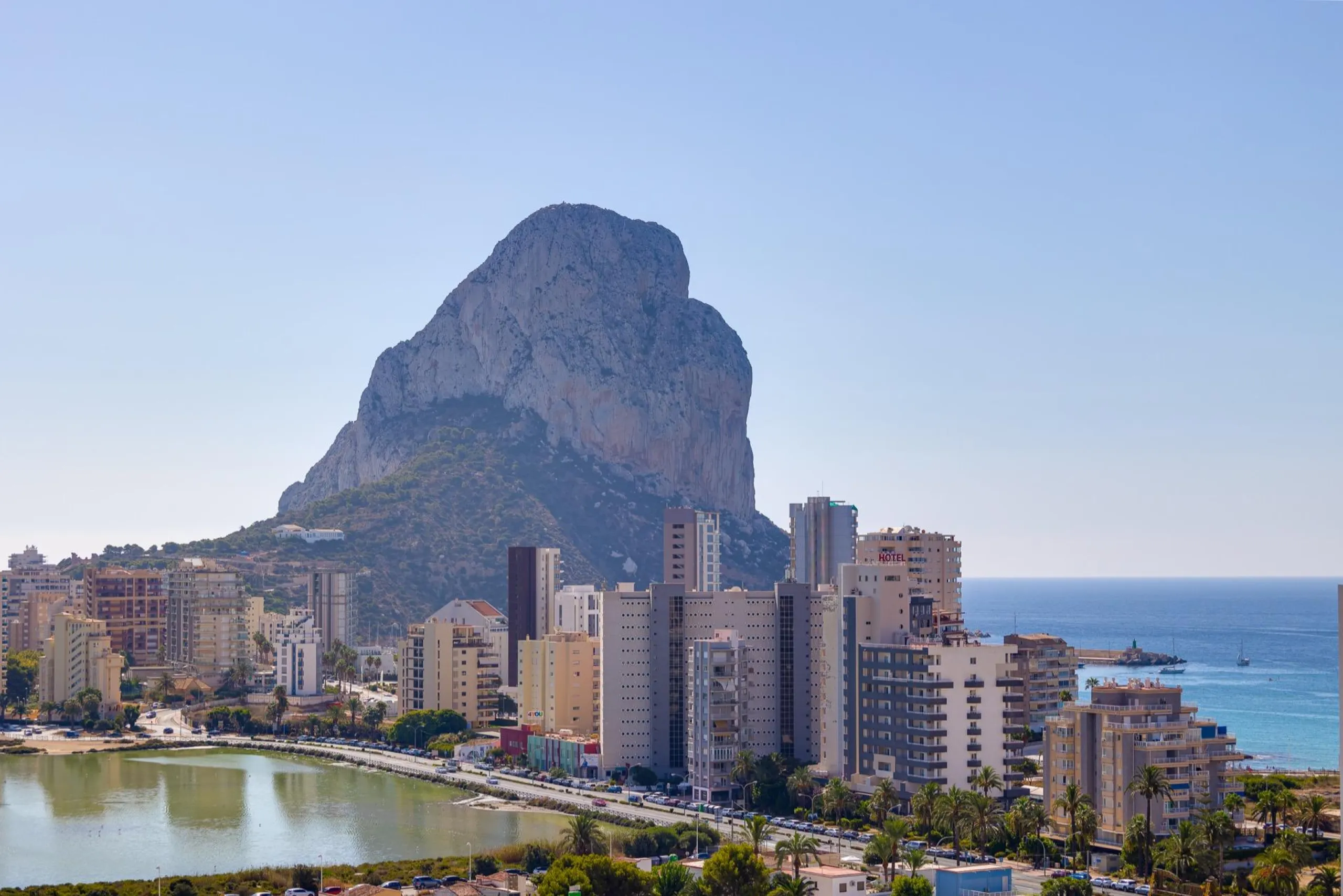 SPECTACULAR NEW LARGE APARTMENT WITH SEA AND MOUNTAIN VIEWS IN CALPE