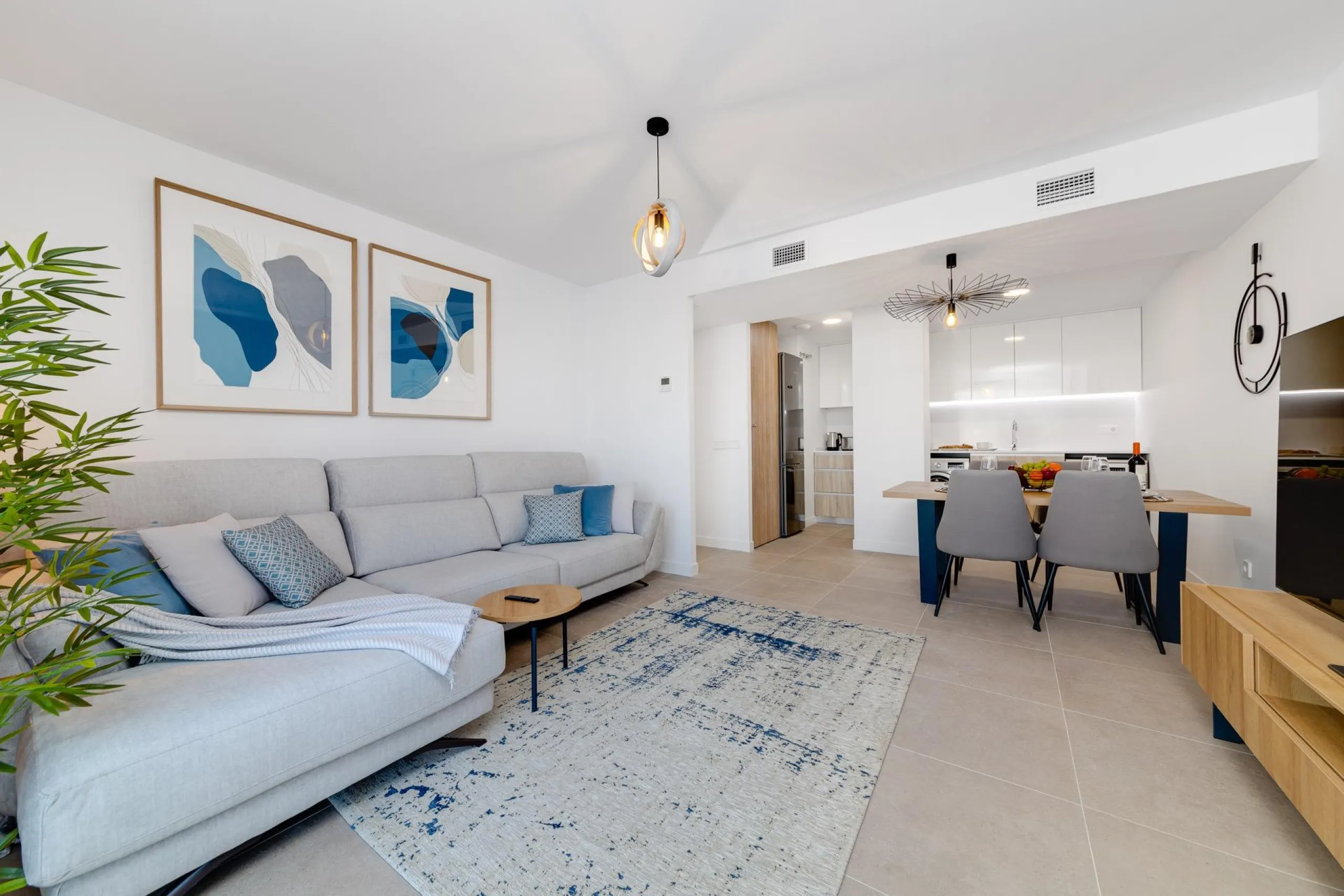 SPECTACULAR NEW LARGE APARTMENT WITH SEA AND MOUNTAIN VIEWS IN CALPE