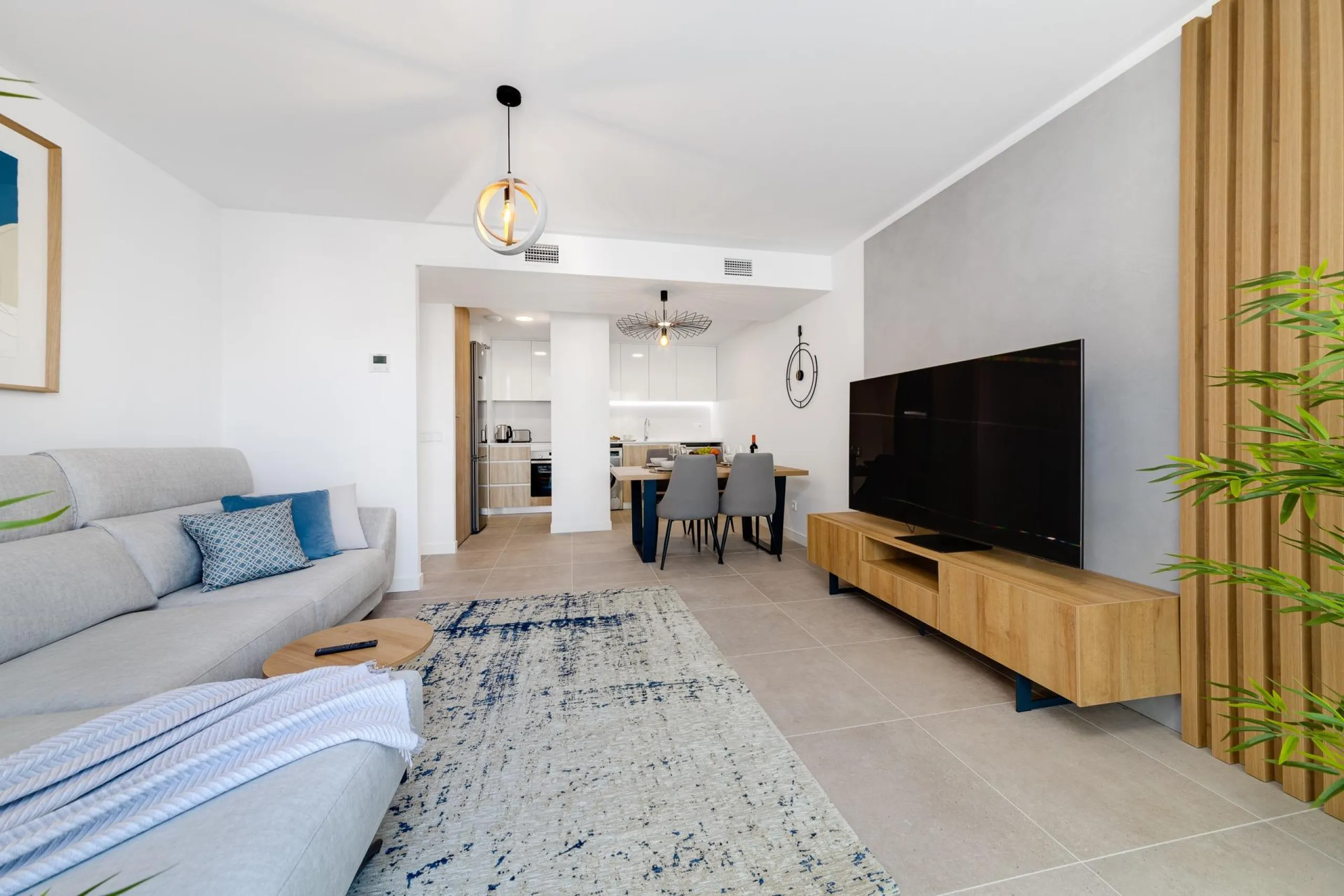 SPECTACULAR NEW LARGE APARTMENT WITH SEA AND MOUNTAIN VIEWS IN CALPE