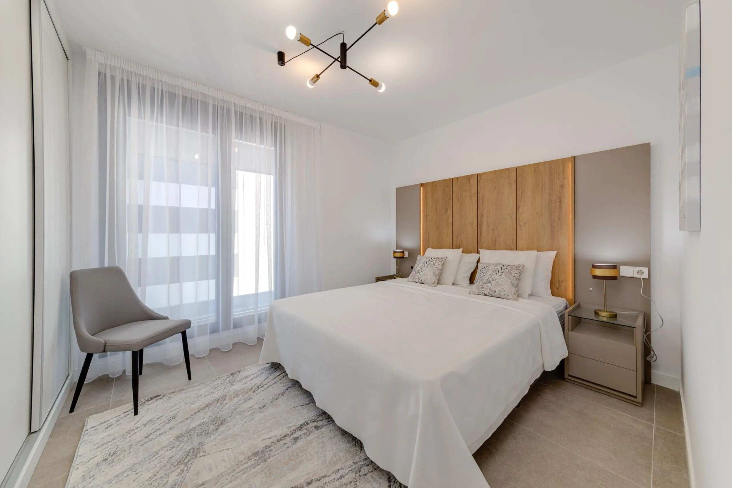 SPECTACULAR NEW LARGE APARTMENT WITH SEA AND MOUNTAIN VIEWS IN CALPE