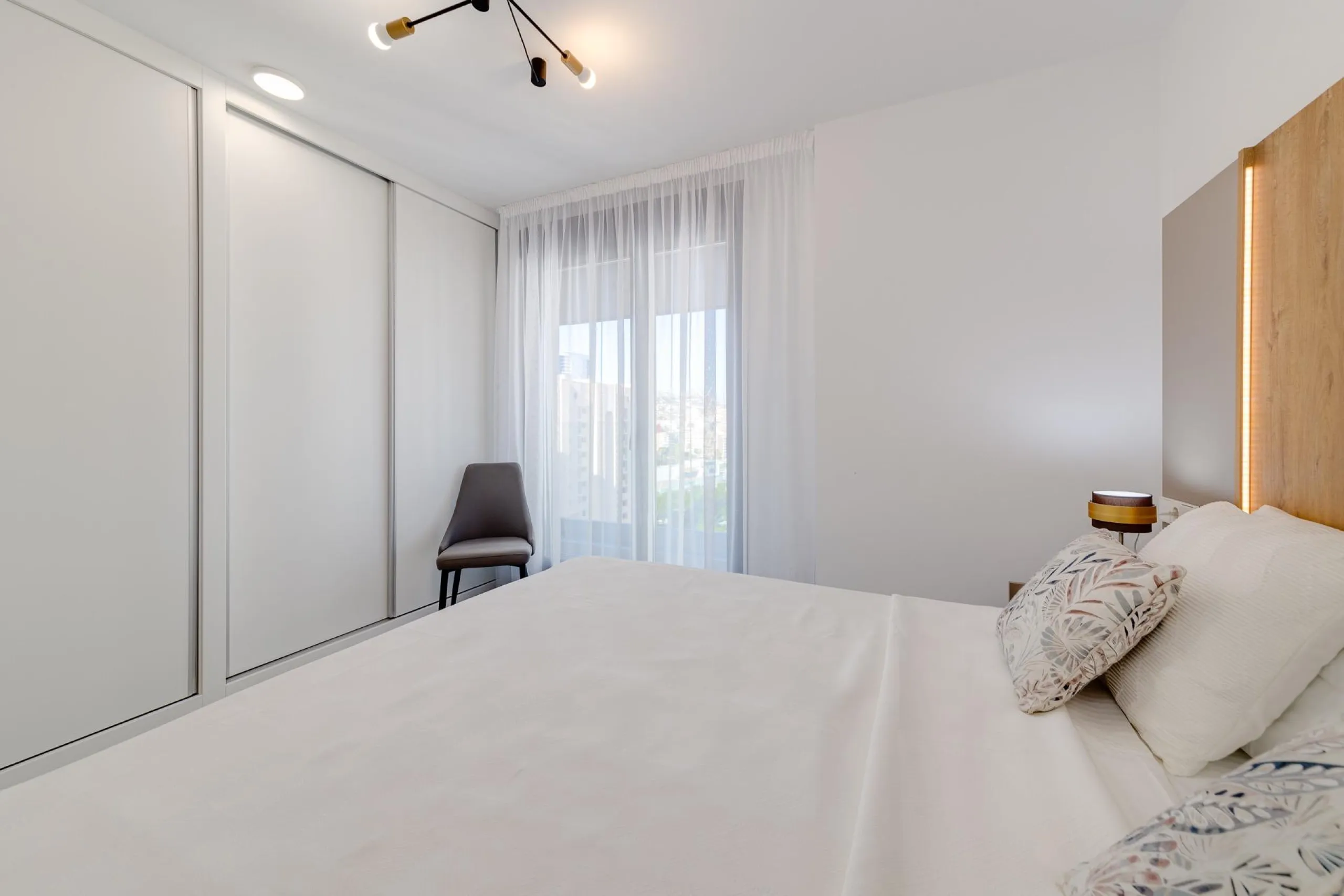 SPECTACULAR NEW LARGE APARTMENT WITH SEA AND MOUNTAIN VIEWS IN CALPE