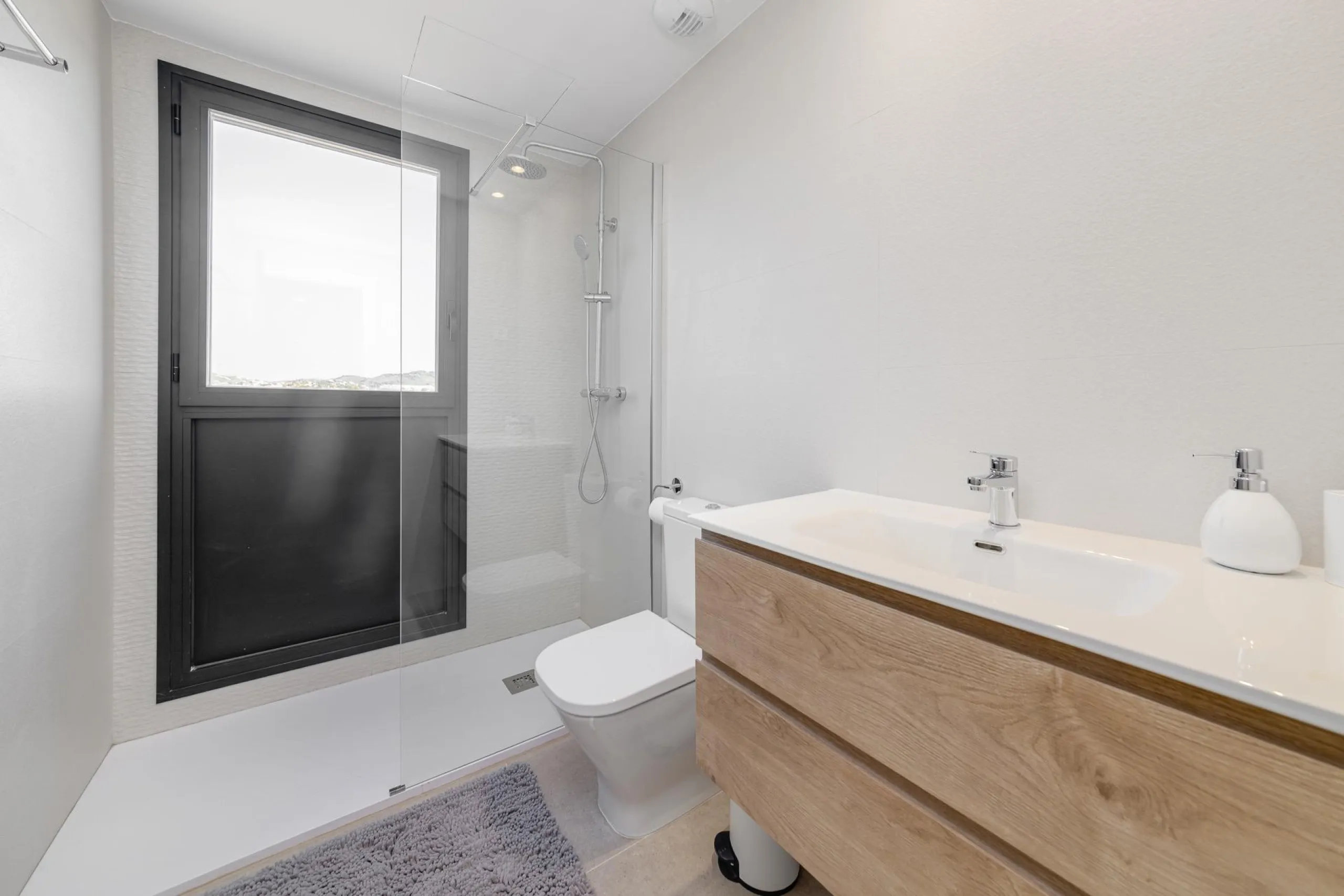 SPECTACULAR NEW LARGE APARTMENT WITH SEA AND MOUNTAIN VIEWS IN CALPE