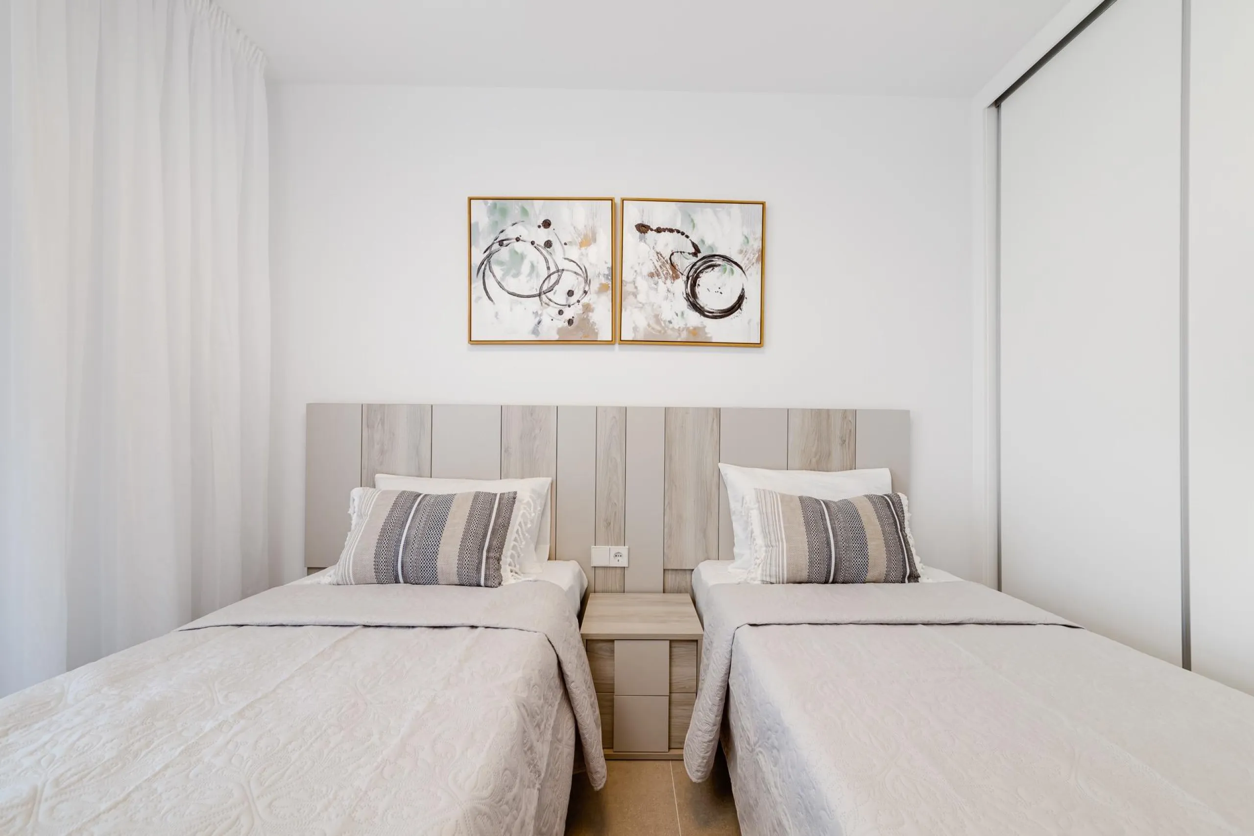 SPECTACULAR NEW LARGE APARTMENT WITH SEA AND MOUNTAIN VIEWS IN CALPE