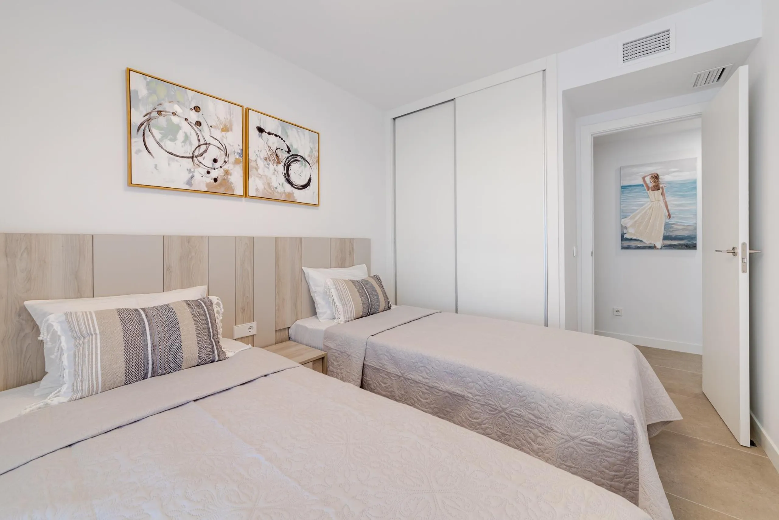 SPECTACULAR NEW LARGE APARTMENT WITH SEA AND MOUNTAIN VIEWS IN CALPE