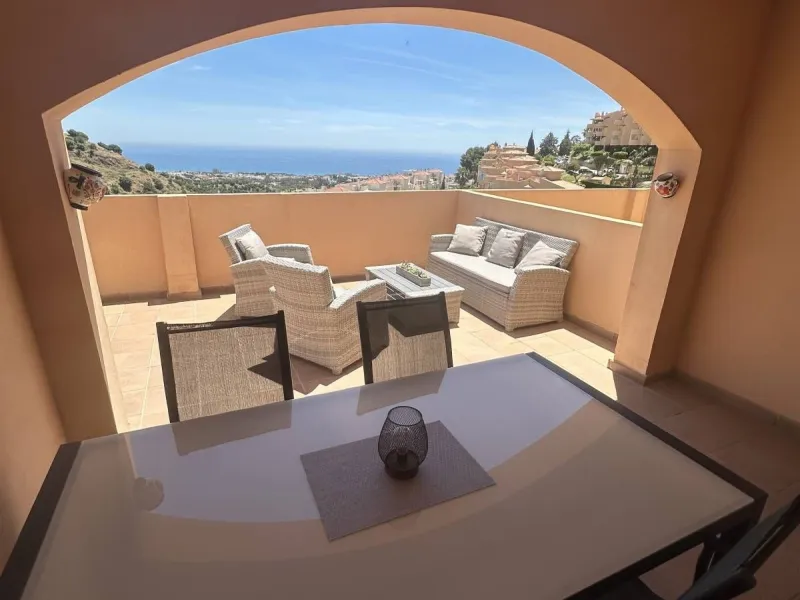 Atemberaubende 2-Zimmer-Wohnung mit Meerblick, privatem Tiefgaragenstellplatz und Abstellraum – Bellavista Hills 2, Calahonda – 349.000 €
